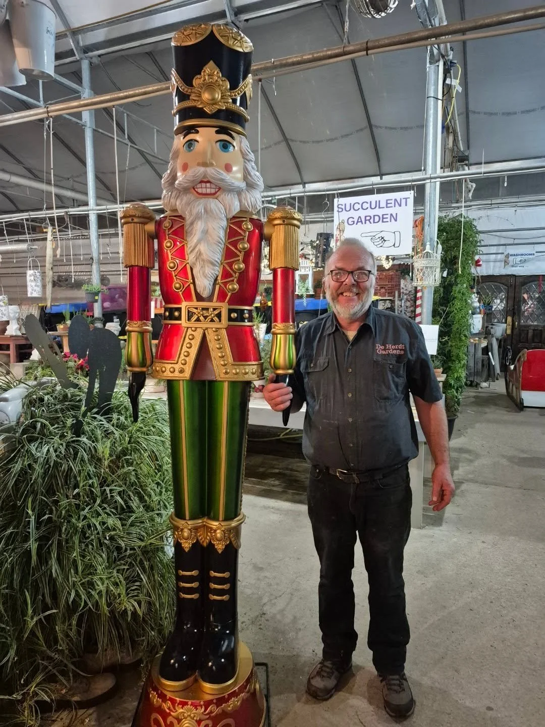 Every season has come to an end 🙂 today is our last day open for 2025 - from 9 to 3
We are making oliebollen - appleflappen and applebollen 🩷
#deherdtgardens 
#coffeeshop 
#elienekesbakeshop