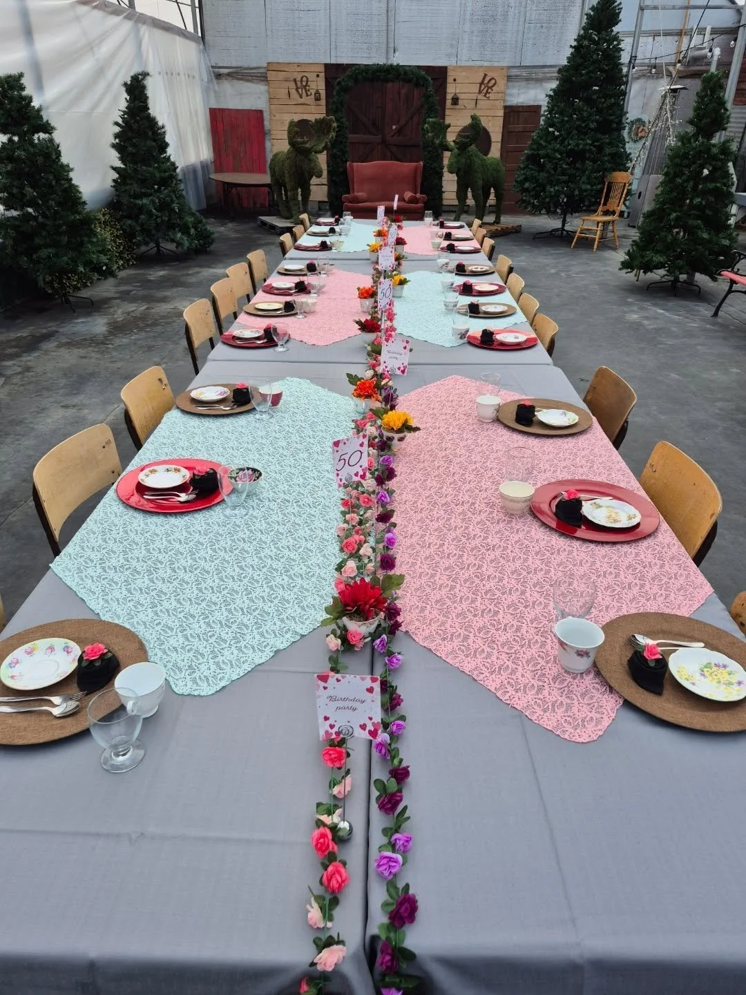 A special birthday combined with a High Tea 😊 lots of prepwork to give you the best experience 
#deherdtgardens 
#elienekesbakeshop 
#hightea