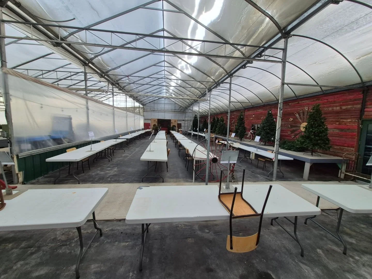 Putting together a market is like puzzling 🙂 moving all vendors around to get a good flow 
Our Spring kick-off market is on Saturday March 14 😉
Booked vendors can come set up on Friday already if you want
#deherdtgardens 
#springmarket 
#barrheadsg