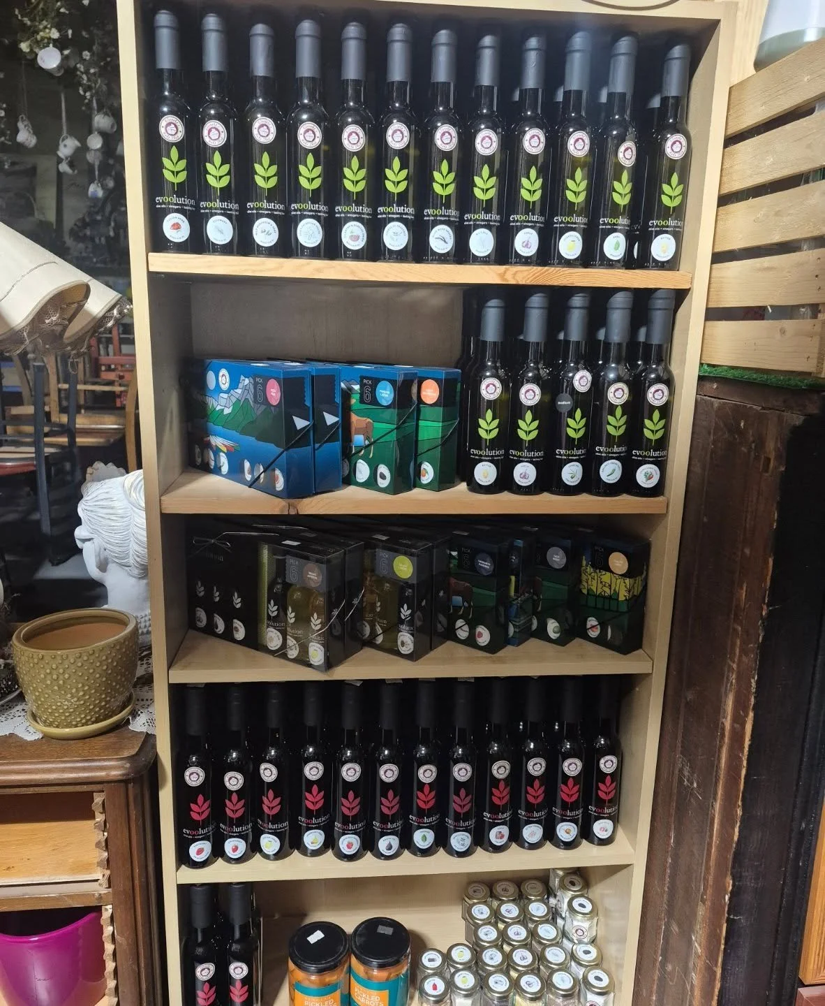 Good morning! 
We're all stocked up on @evoolution104 olive oils, balsamic vinegars, truffle salts and gift sets!! 

Have a favorite flavour? Let us know and we can add it onto our next order!