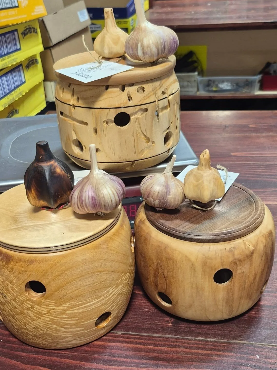 For times when garlic needs a pot 🙂 open today 9 to 6
***Spring kick-off market on March 14 from 10 to 4
#deherdtgardens 
#coffeeshop 
#springmarket