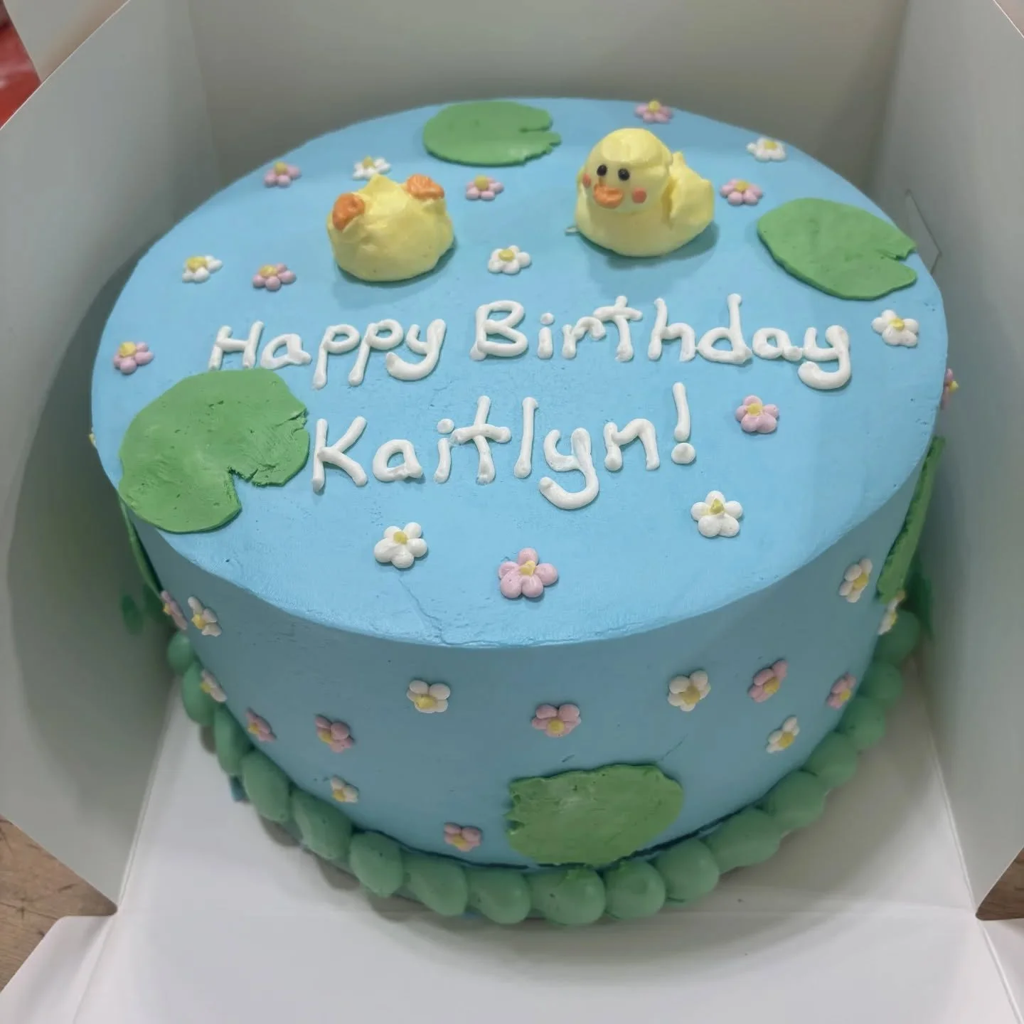 Grateful to be a part of your celebrations! 

We make all our cakes from scratch using Italian buttercream, real whipping cream, or a cream cheese whipped cream 

Your cake is 100% customizable, from the size to the flavour to the decorations! 

#eli