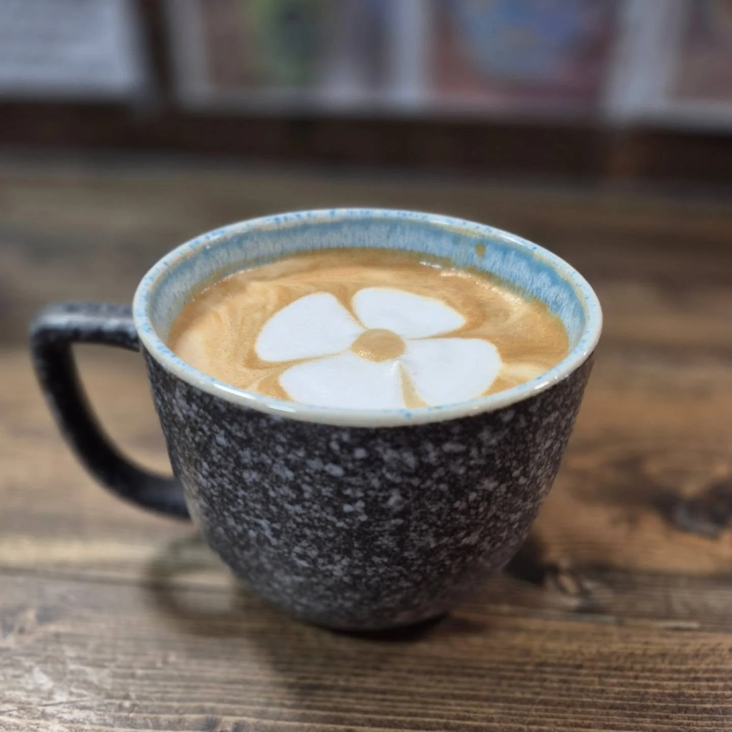 It looks like a sunny day 🙂 come on over for a cup of great coffee and delicious sweets 😉 open today 9 to 6
#deherdtgardens 
#coffeeshop 
#aplacetovisit