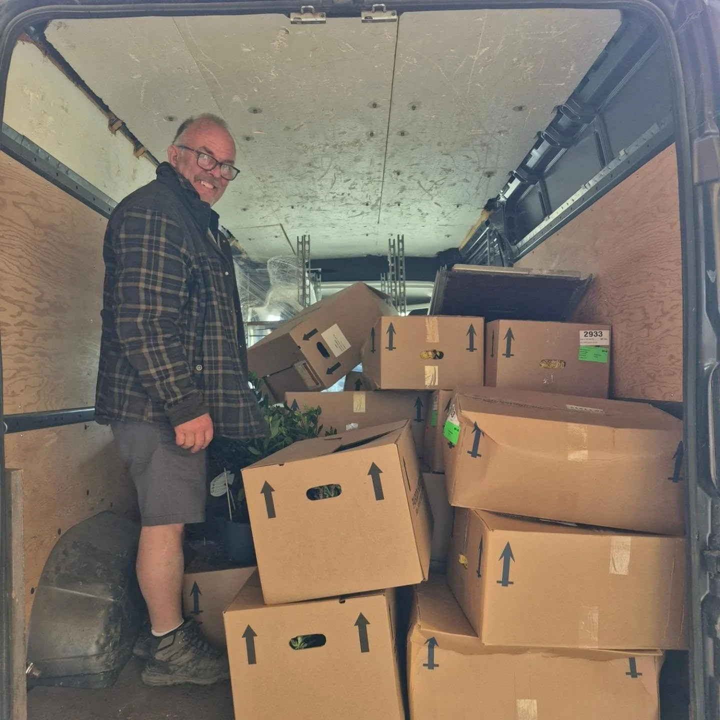 When hubby brings home the bacon 🙃 in our case the flowers 🙂 
I will show you in the morning what we got in 
#deherdtgardens 
#plantsmakepeoplehappy