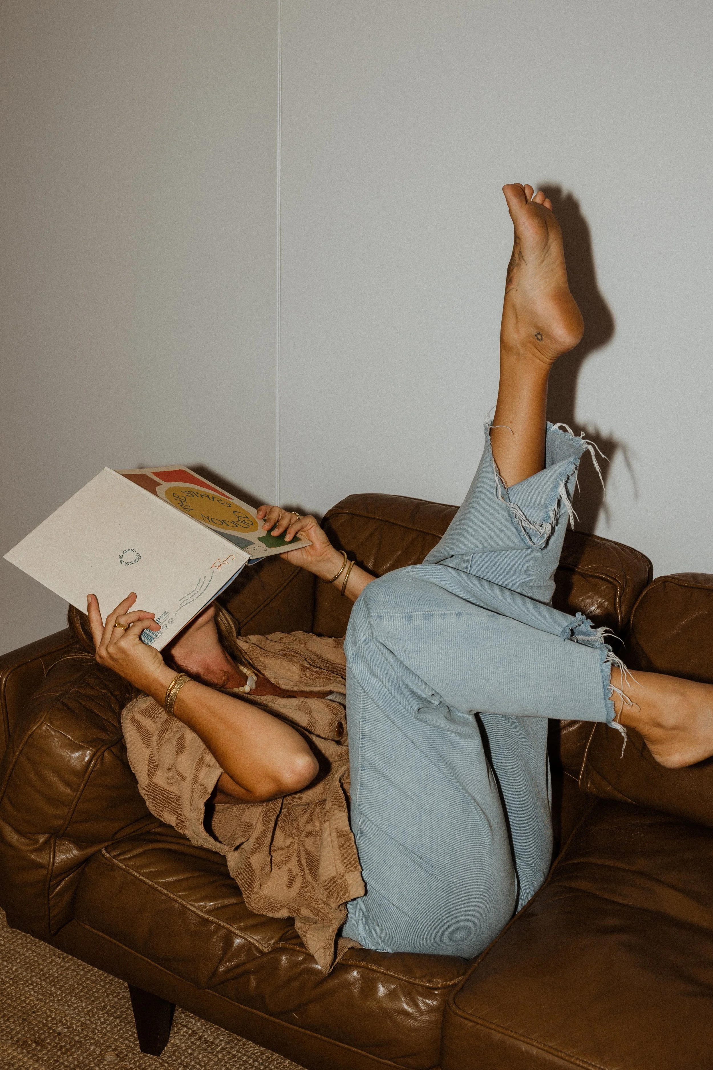 flash portrait with legs in air