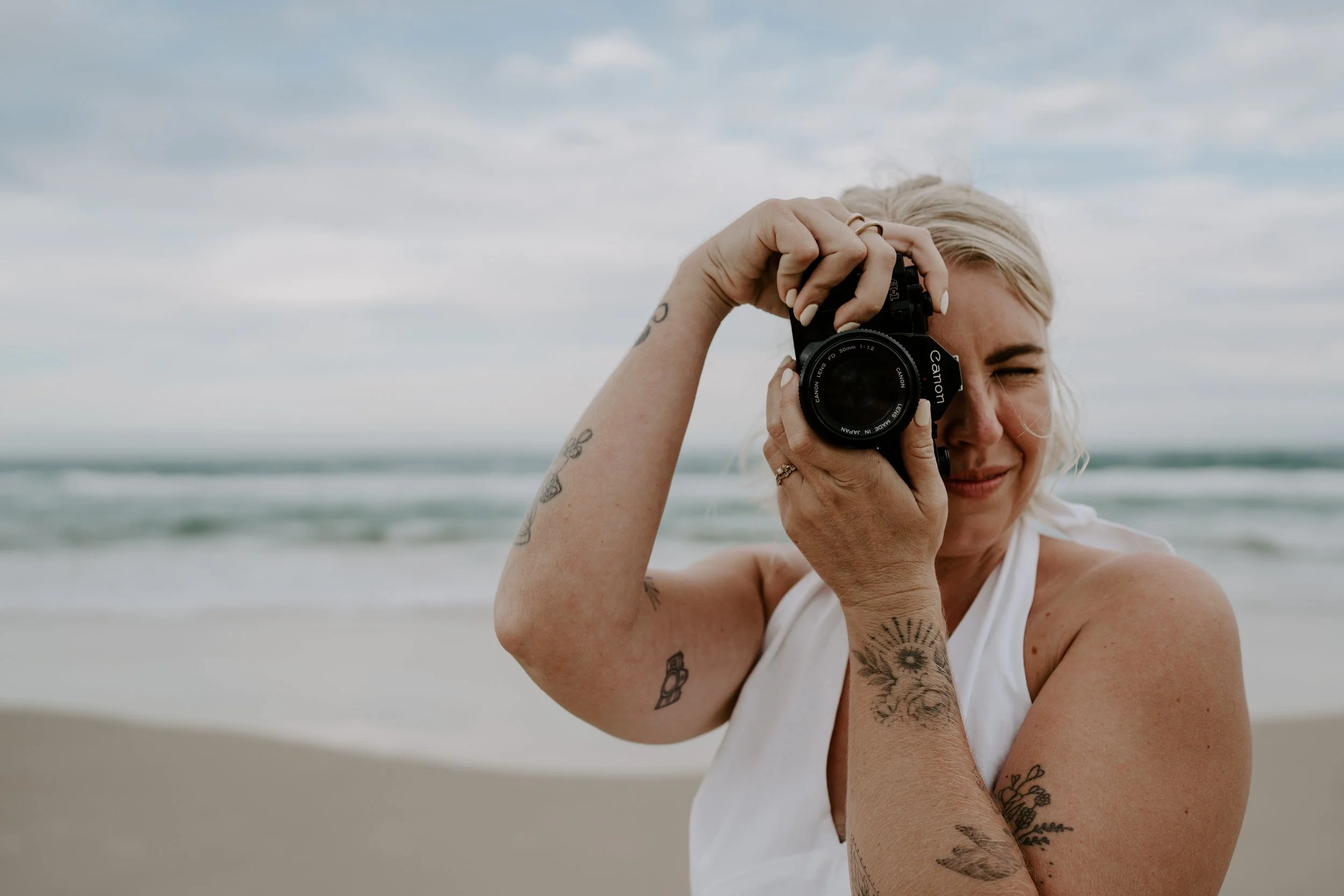 photographer with camera mentoring