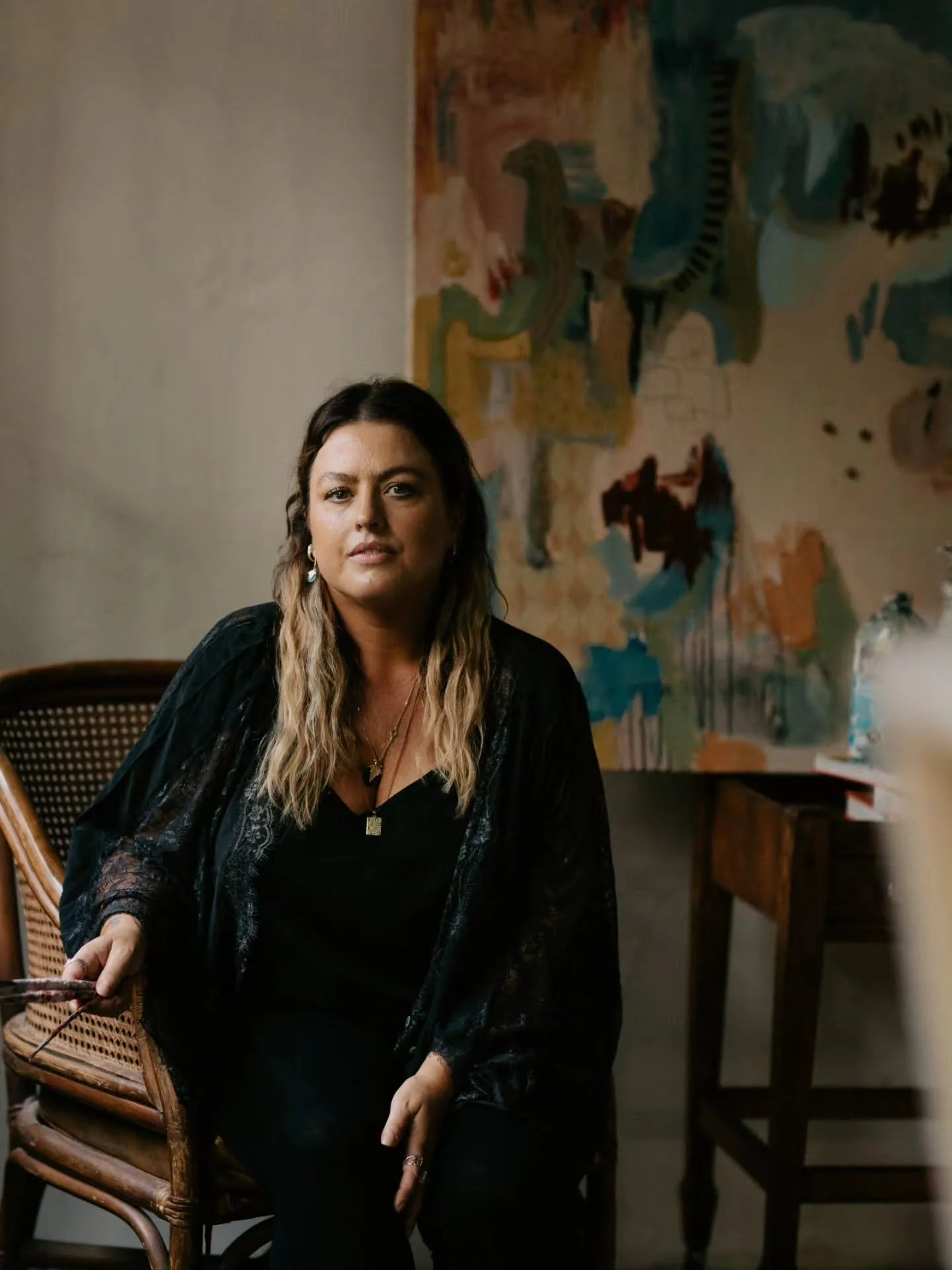 Soul fulfilling days creating content for @keirawolf.art  leaning more and more towards a moody studio session lately and loving it.

@barcolastudio