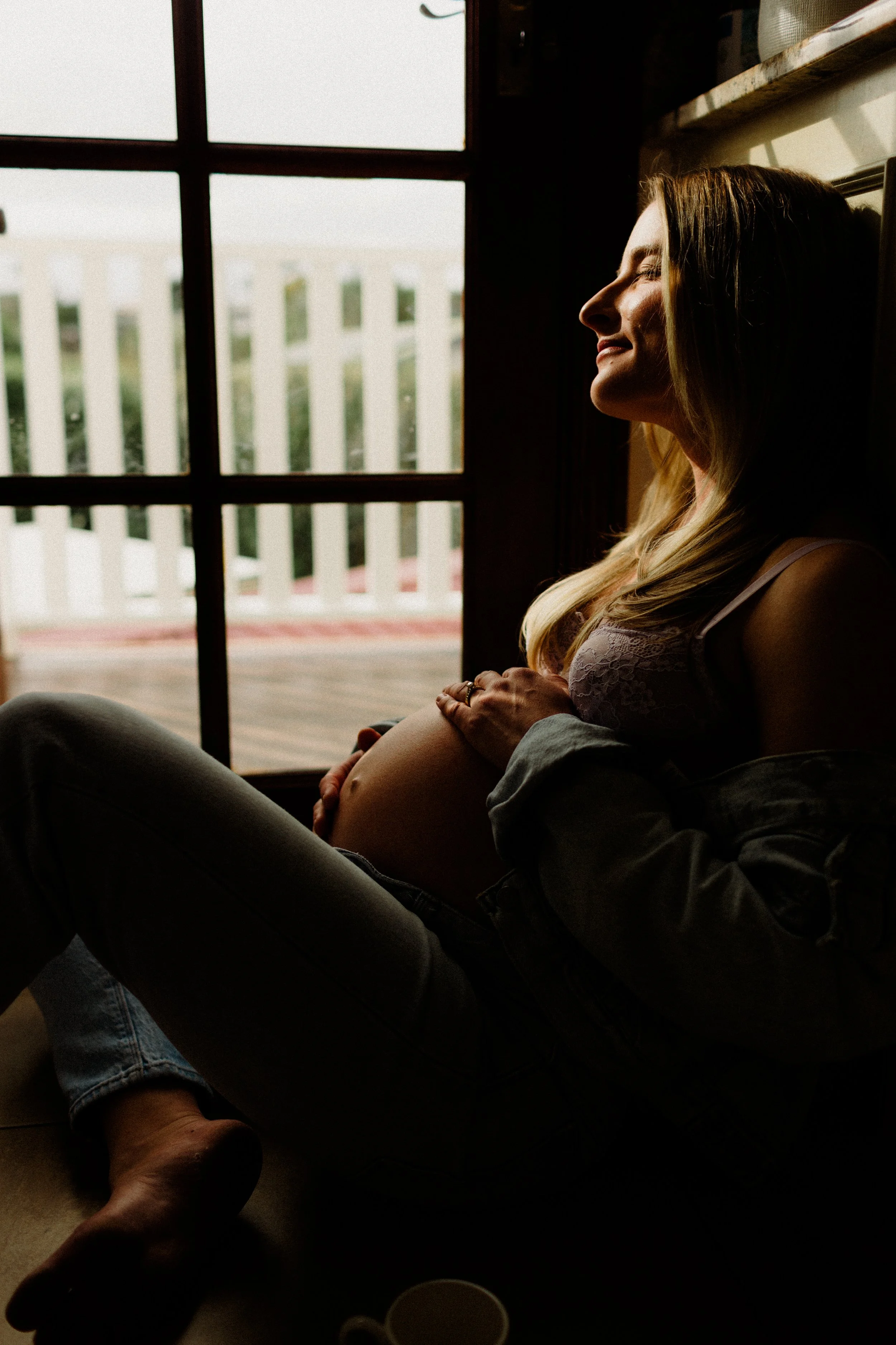 maternity photos at home
