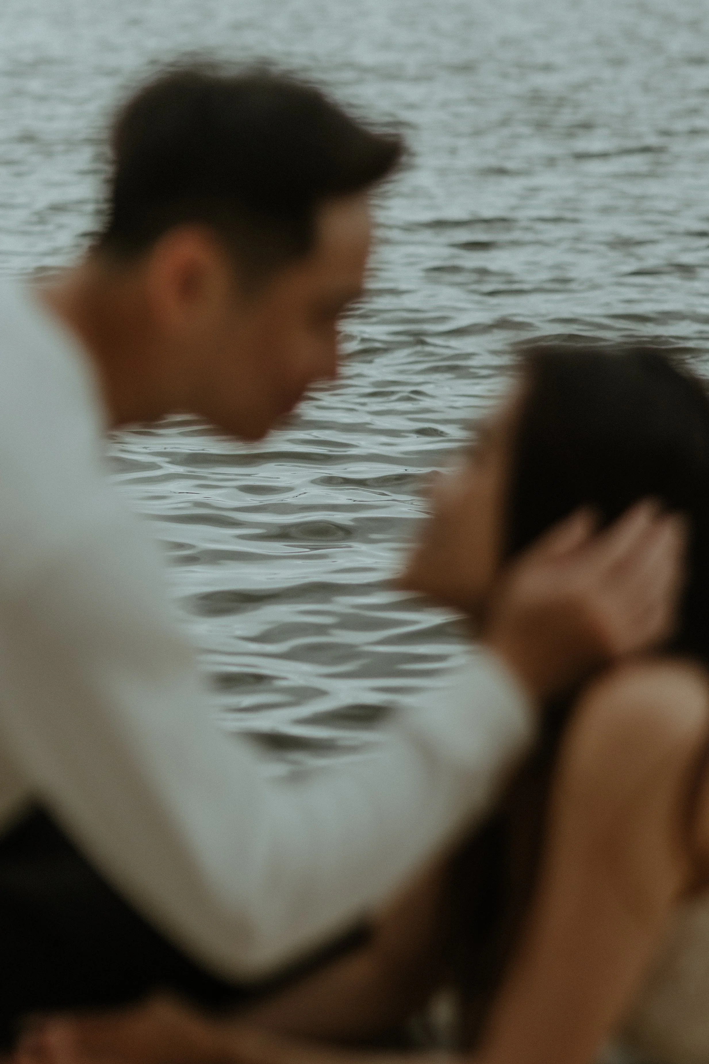 gold coast couple by the water photography