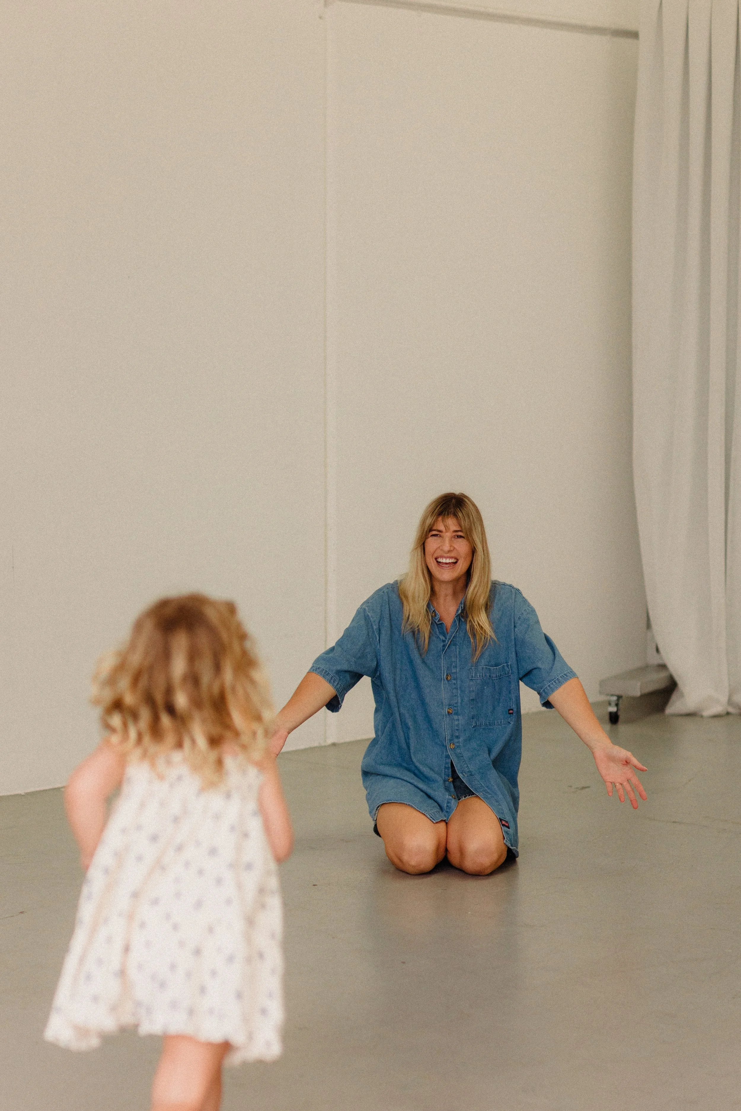 mum and daughter studio photoshoot 