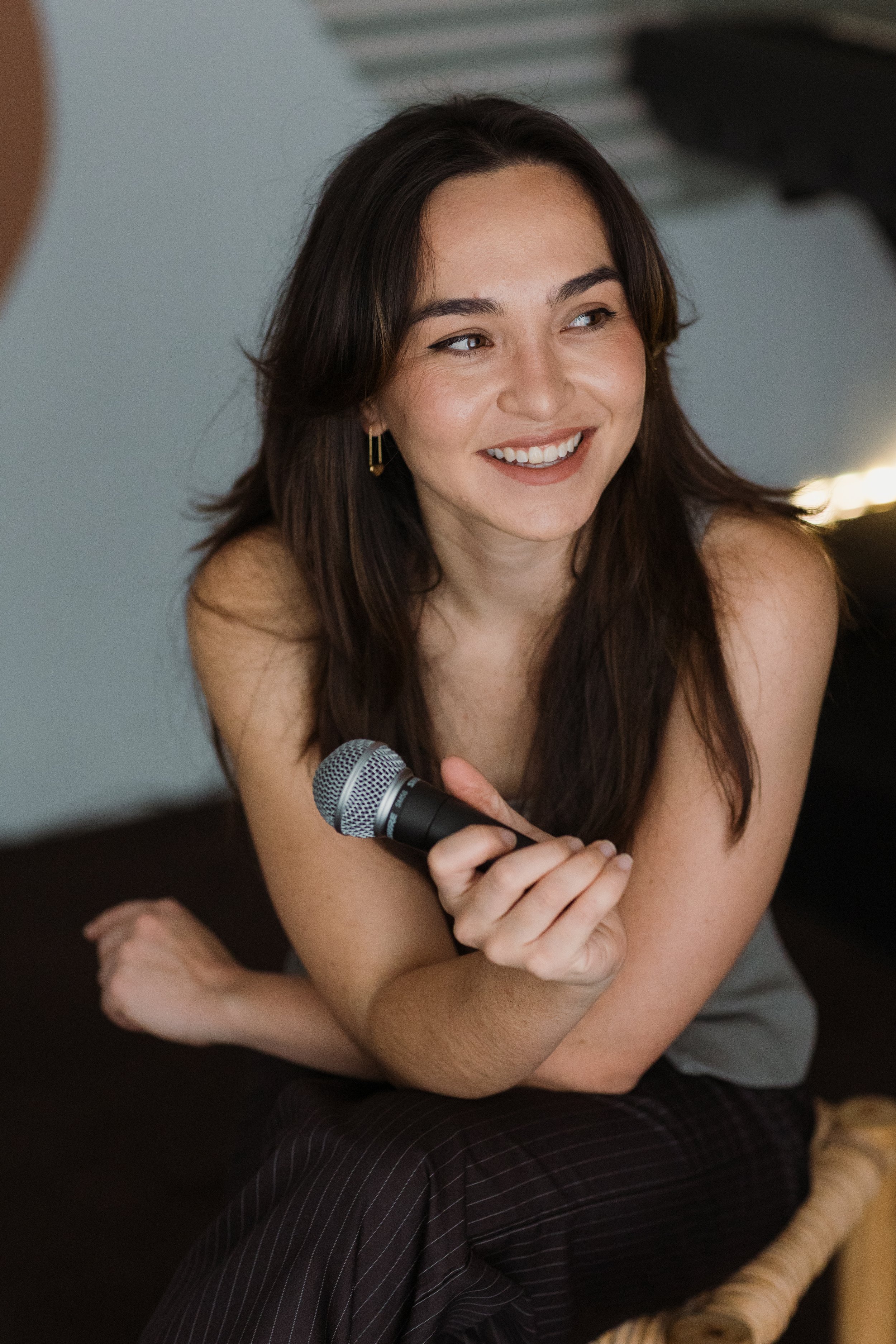 muscian photos gold coast girl with microphone