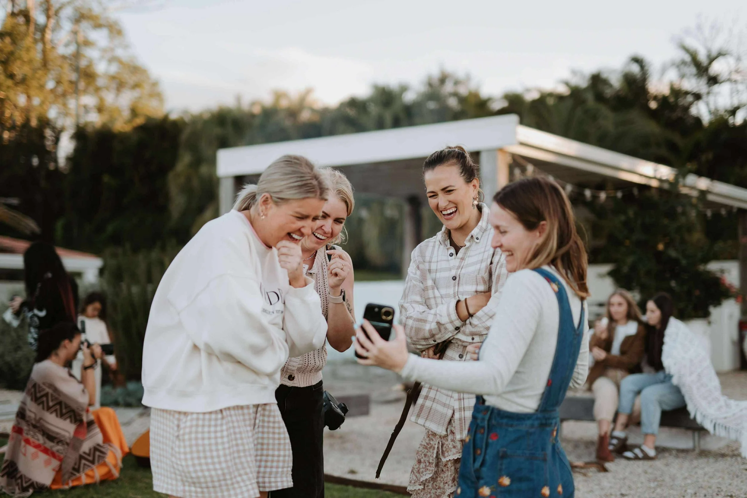 photographers shoot along