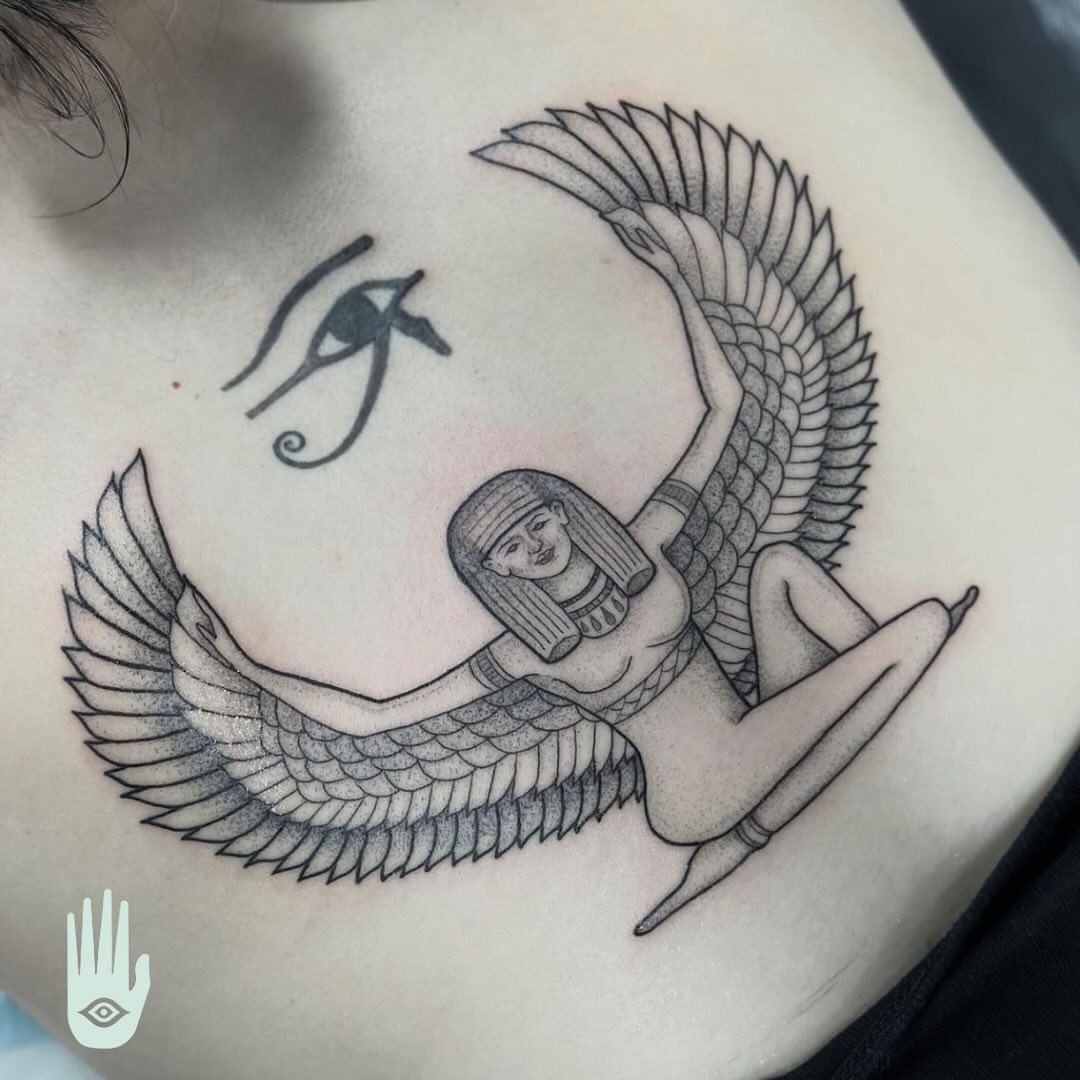 Stunning winged Isis on this lovely clients back! What a spot for this!!!

Made by @bobbiedazzlertattoo who has time this month to make your tatt dreams come true!