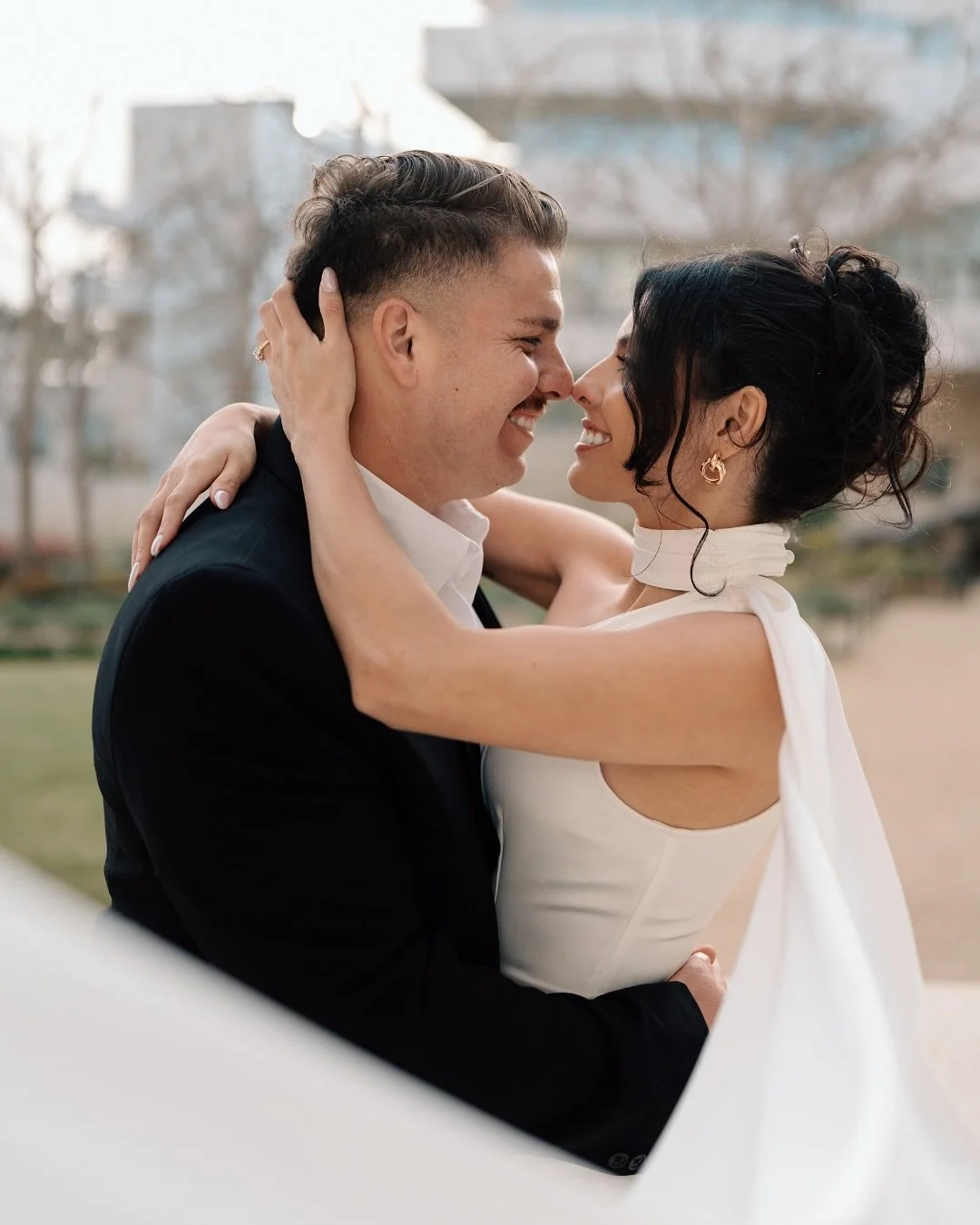 Daisy and Kenny at the Getty&hellip; honestly, I don&rsquo;t even have a better word than 🤩. Daisy showed up in two incredible looks, and her cape veil was almost too perfect for the location. These are hands down some of my favorite photos I have e