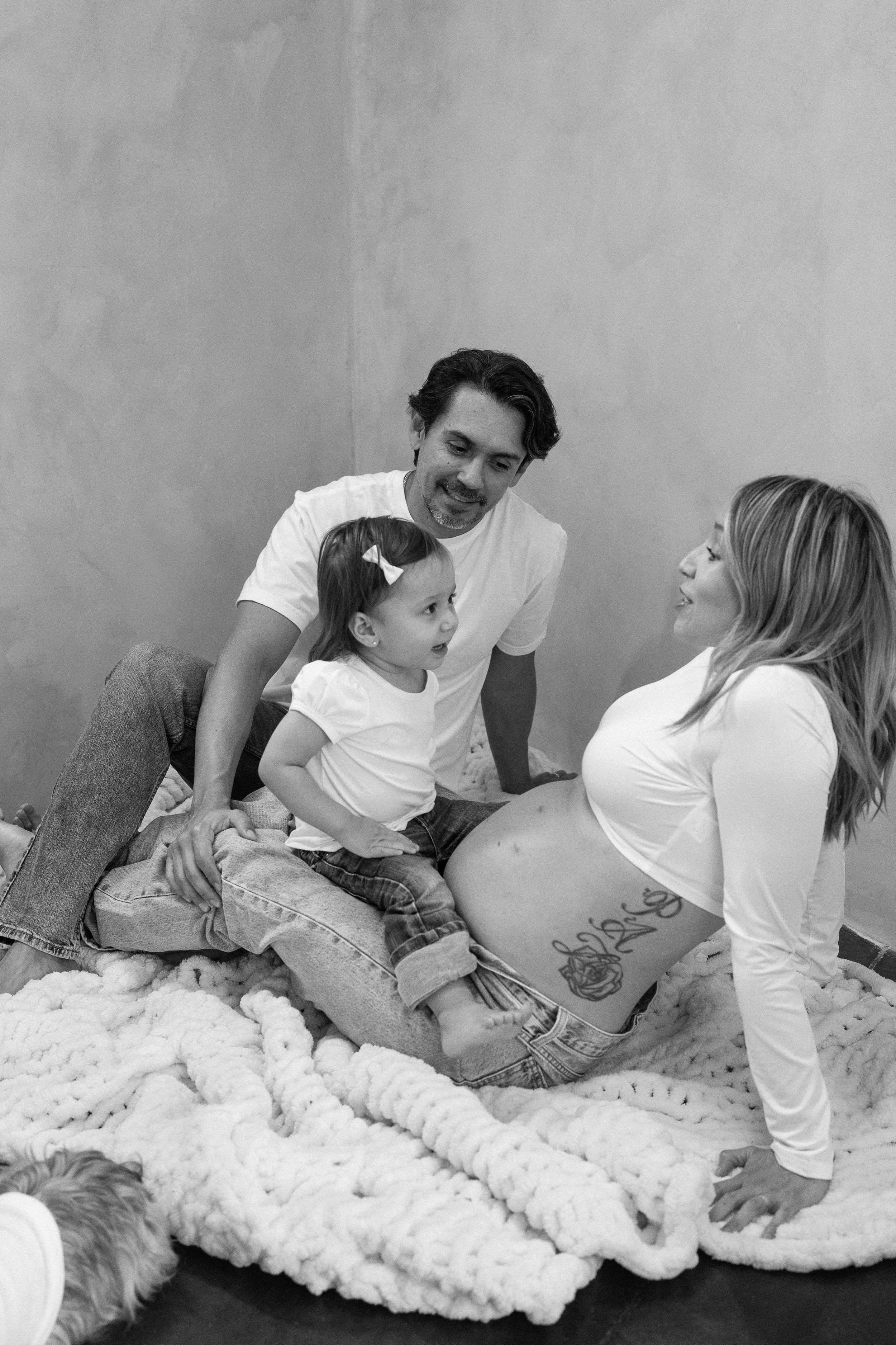 Ana + Servando_Maternity_Costa Mesa_26.05.17_Melissa Rae Photography-20.jpg