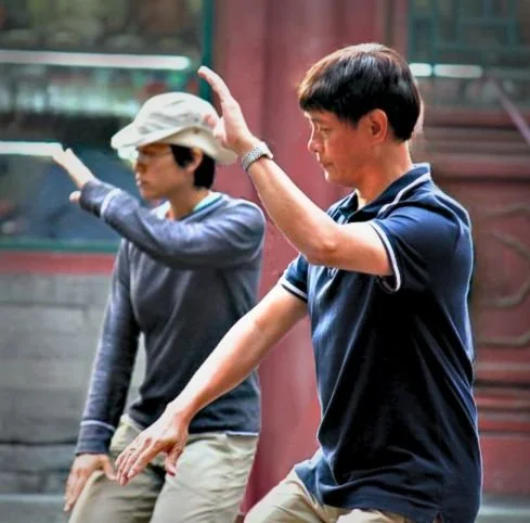Jeffrey Yuen and Sally Chang doing Sun Style Taiji at a temple in Beijing
