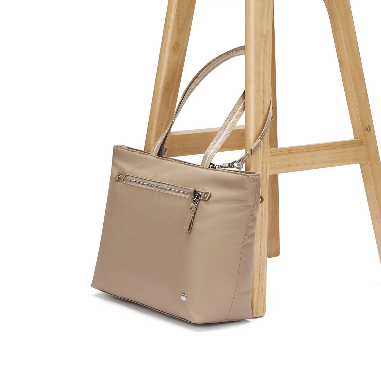 PacsafeW_CarryAllTote_20464207_Taupe_7.jpg