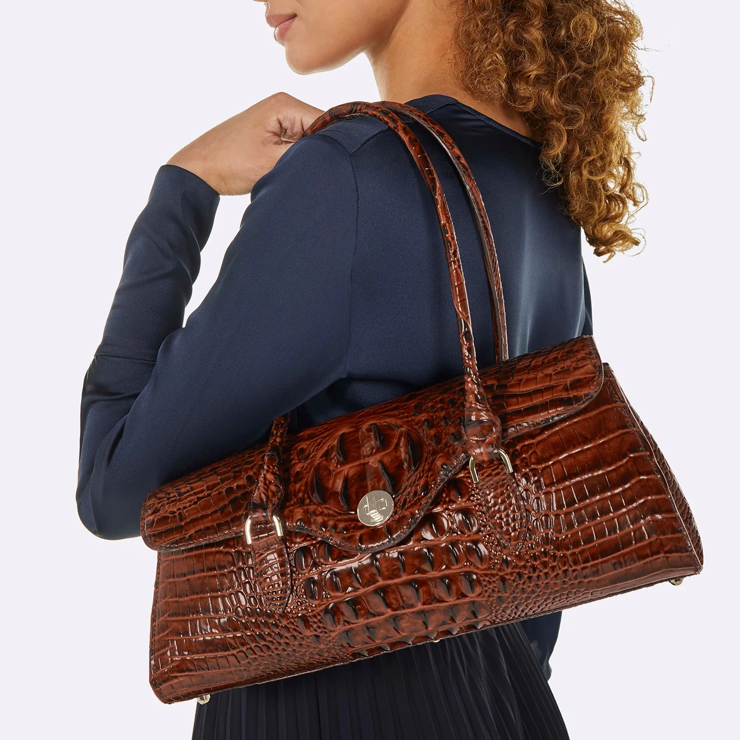 V10-Dayan_Pecan_On_Figure_1_2000x.webp (Copy)