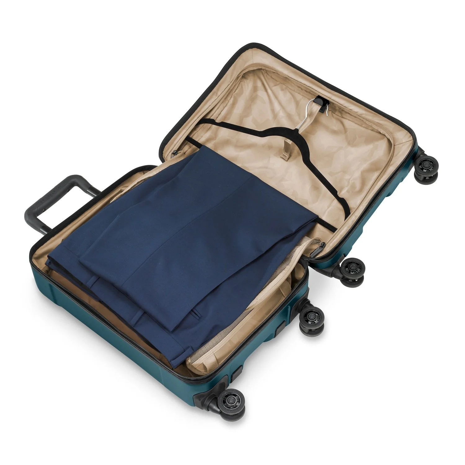 QU222SP-26_Interior_Garment.jpg