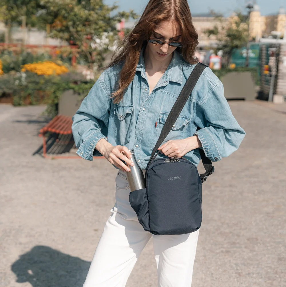 Pacsafe V 61110 Anti-Theft Tour Crossbody Bag and Baggage Pacsafe V 61110 Anti-Theft Tour Crossbody Bag and Baggage