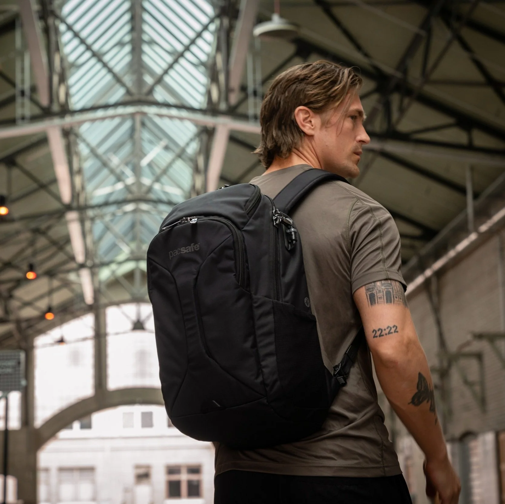 PacsafeEXP_28LBackpack_60314100_Black_1 (1)a.jpg