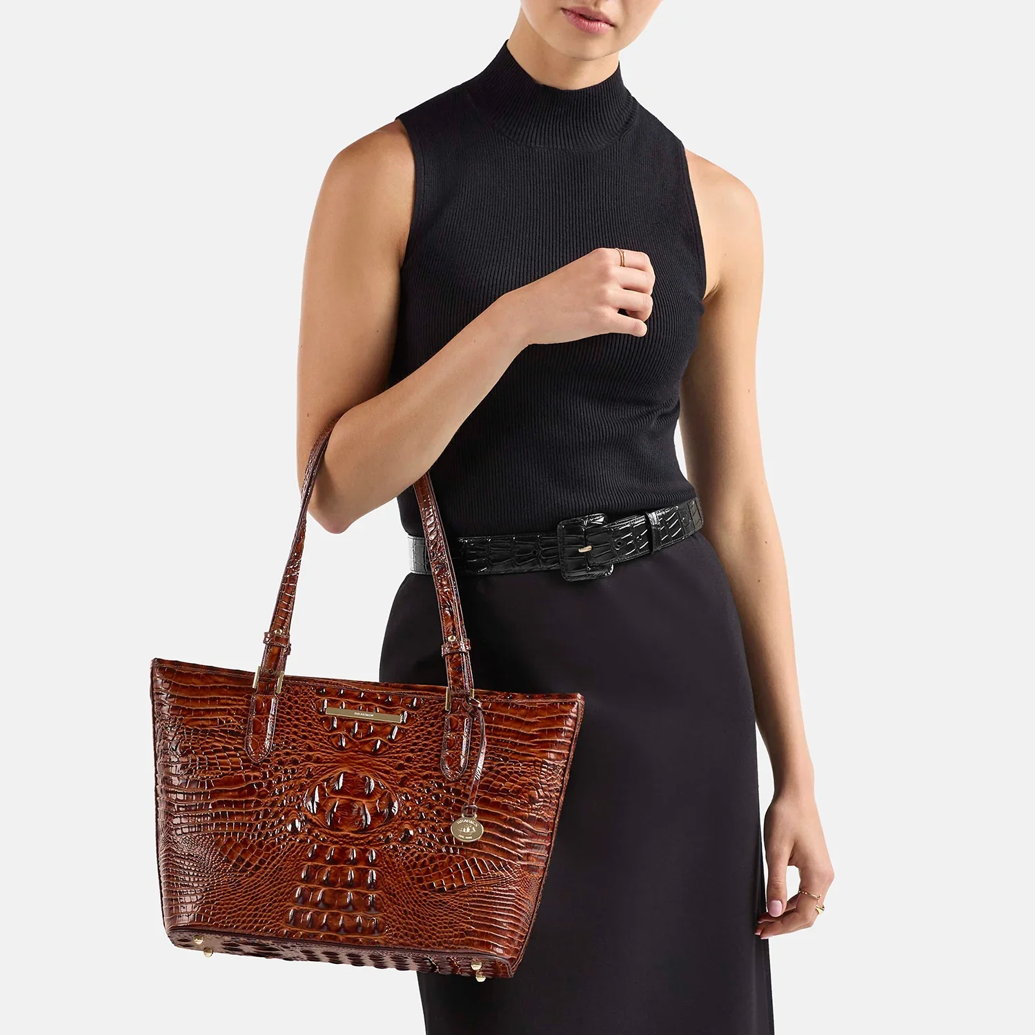 V46-Medium_Asher_Pecan_On_Figure_1.webp