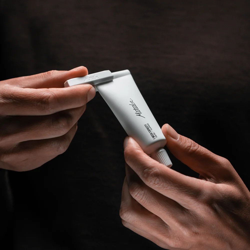 2_ToothpasteTube_2400x.jpg