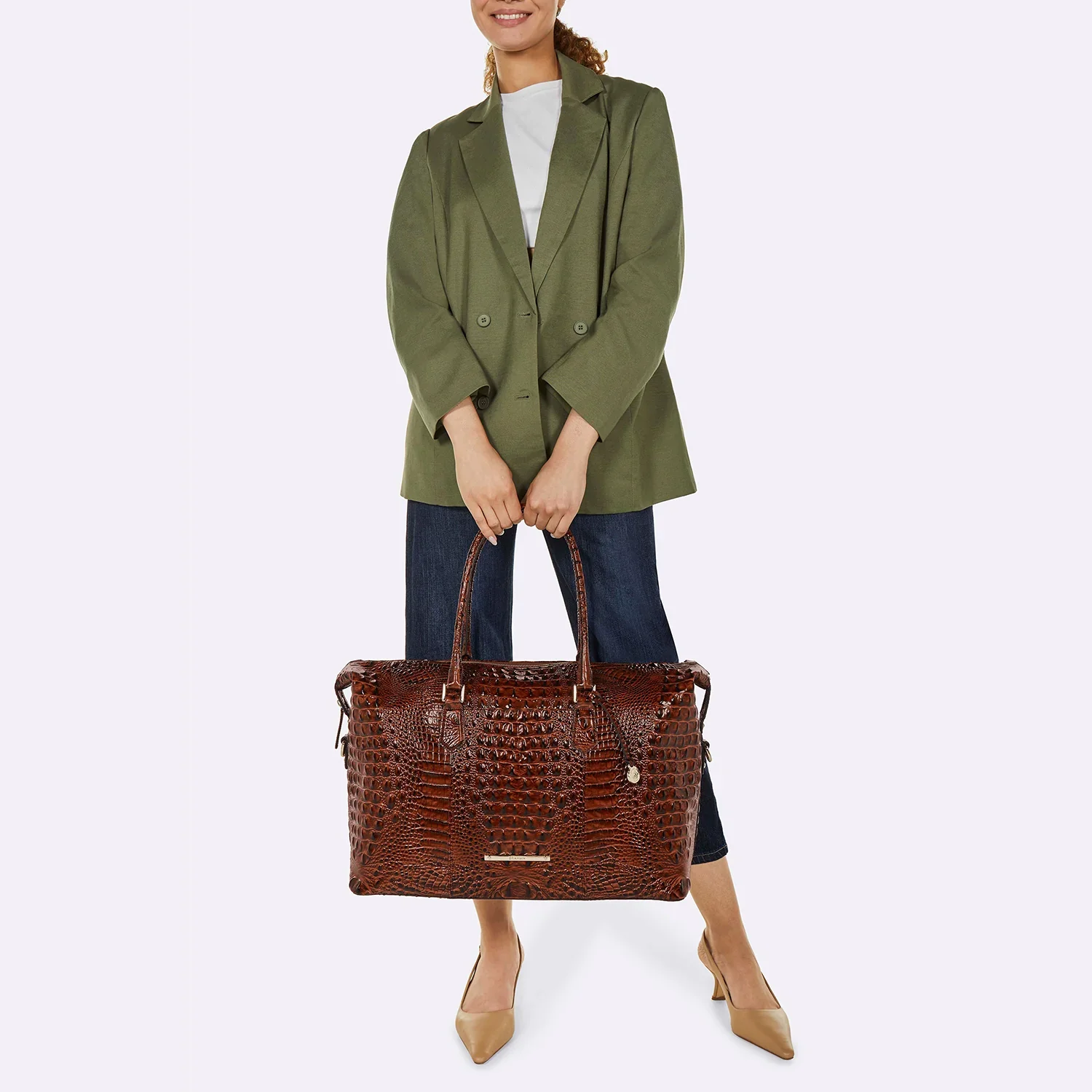 V53-Duxbury_Weekender_Pecan_On_Figure_1_1536x.webp