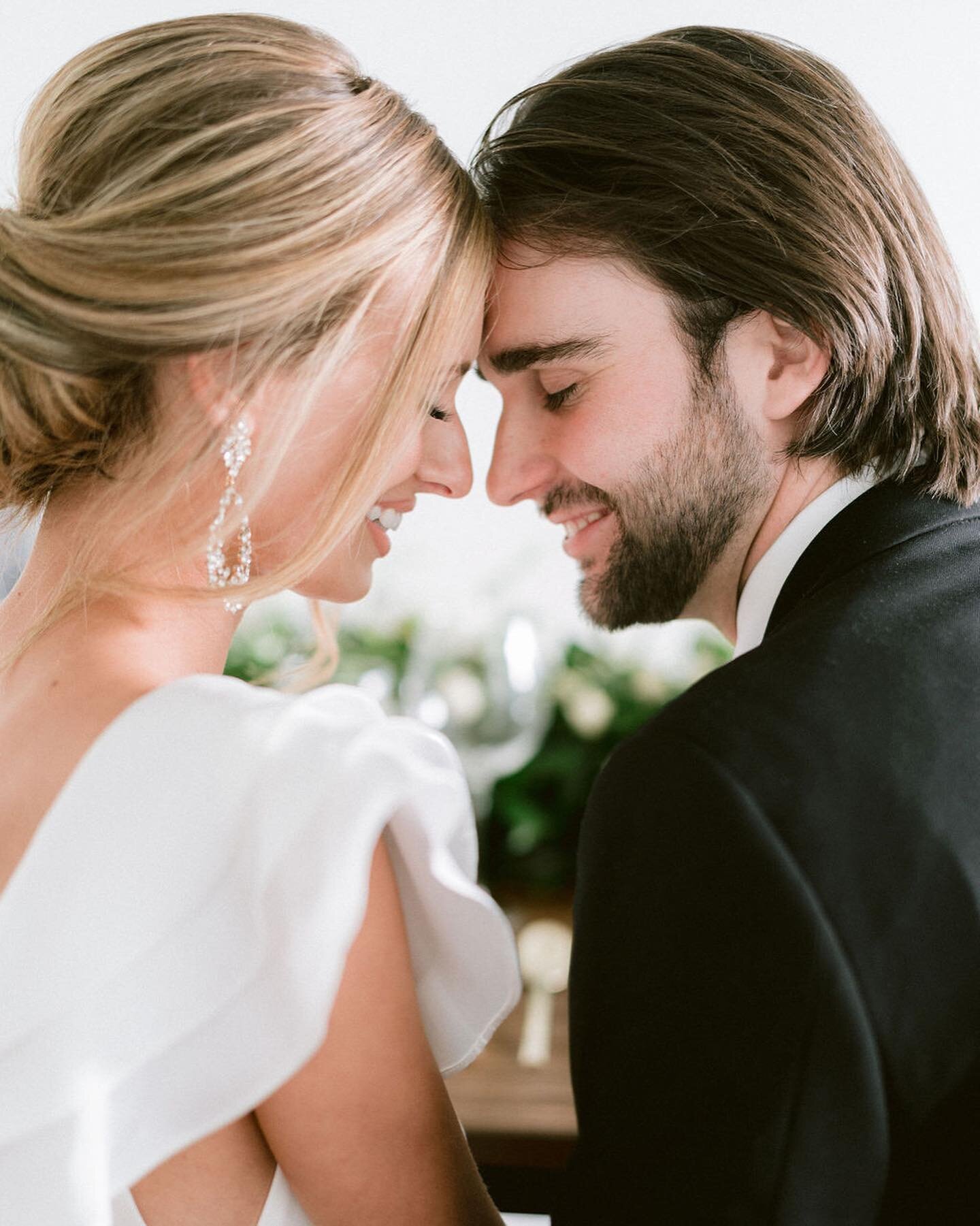 Last photos from this styled shoot. It was such a great team to work with.  Photo: @davissmithphoto
Hair: @bridalbycaitlin
Makeup: @makeupby_katina
Venue: @theazalea.venue
Invitations: @studiosanchez
Foral: @littleladyfloral
Dress: @hannahsclosetdres