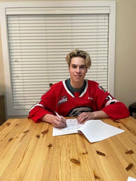 Carsyn Dyck signs WHL Standard Player Contract with Portland Winterhawks