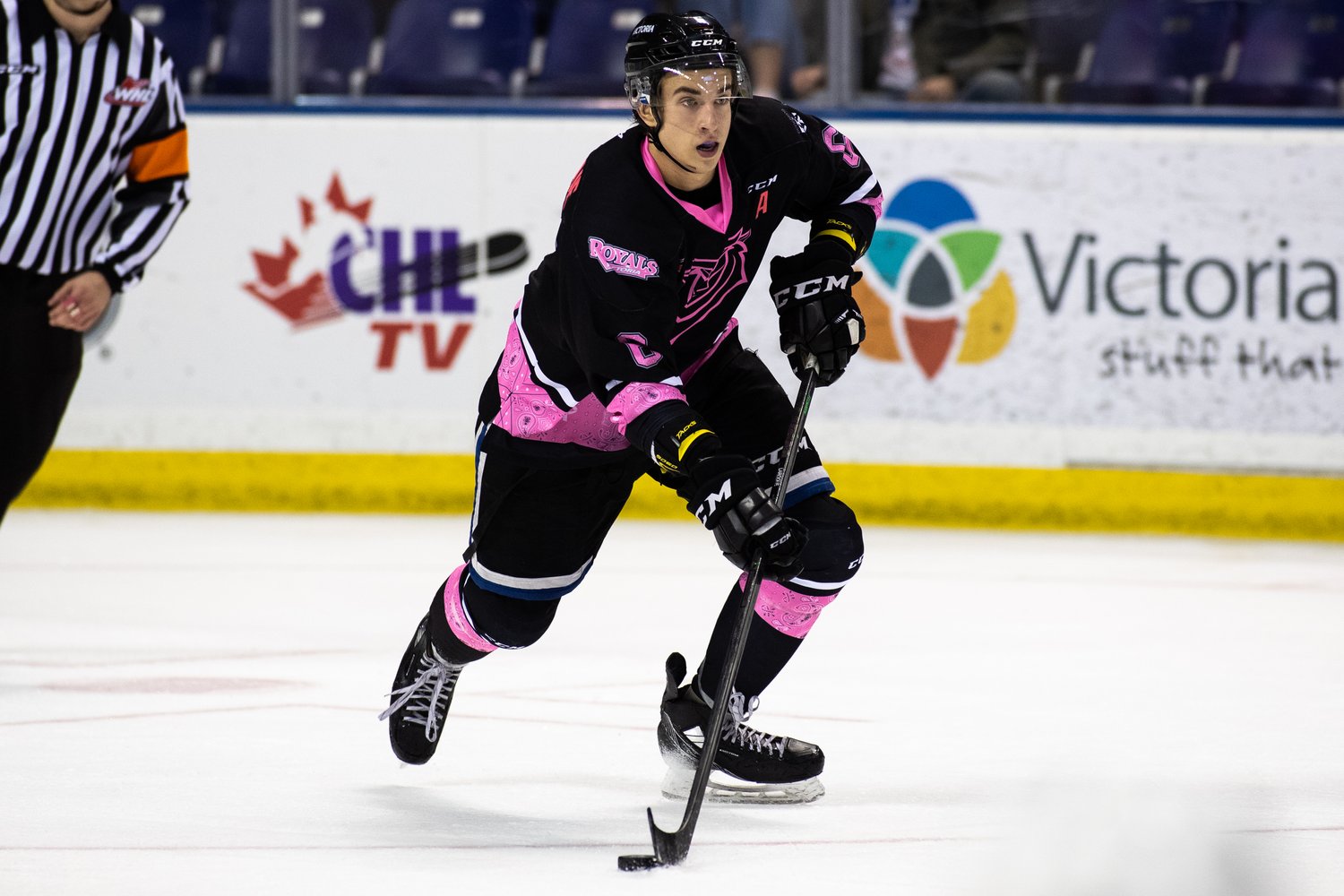Gannon Laroque in the Victoria Royals cancer awareness jersey