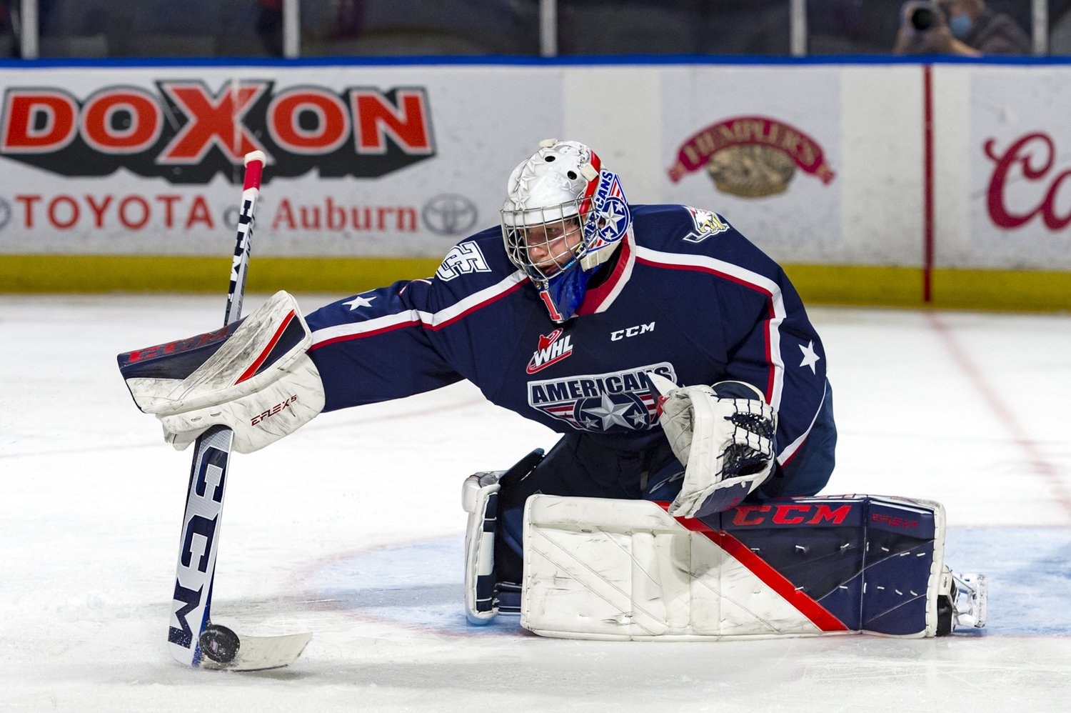 Tomáš Suchánek makes a save for the Tri-City Americans.