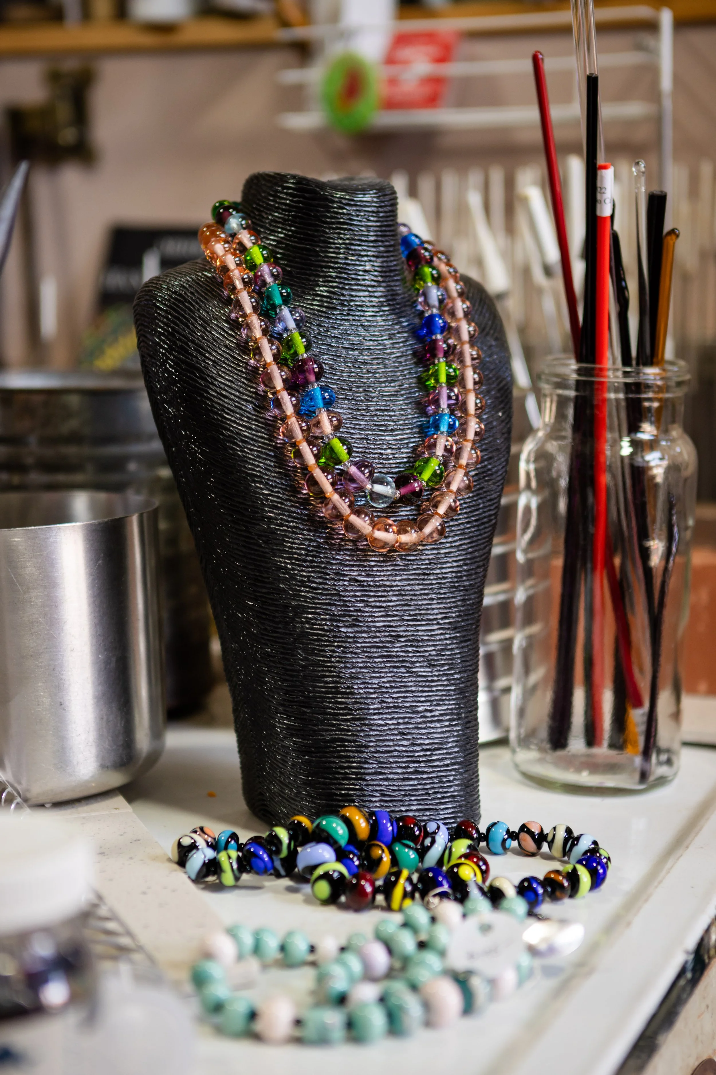  Meredies Art Glass and Collectables.