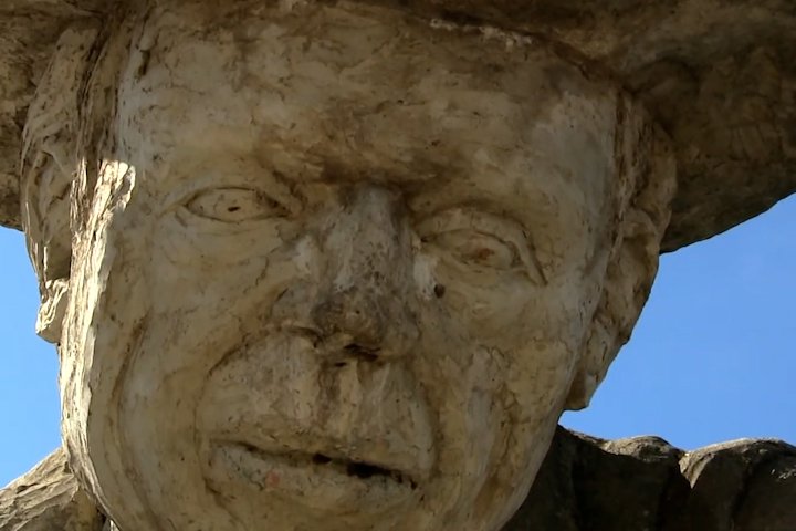statue.jpg