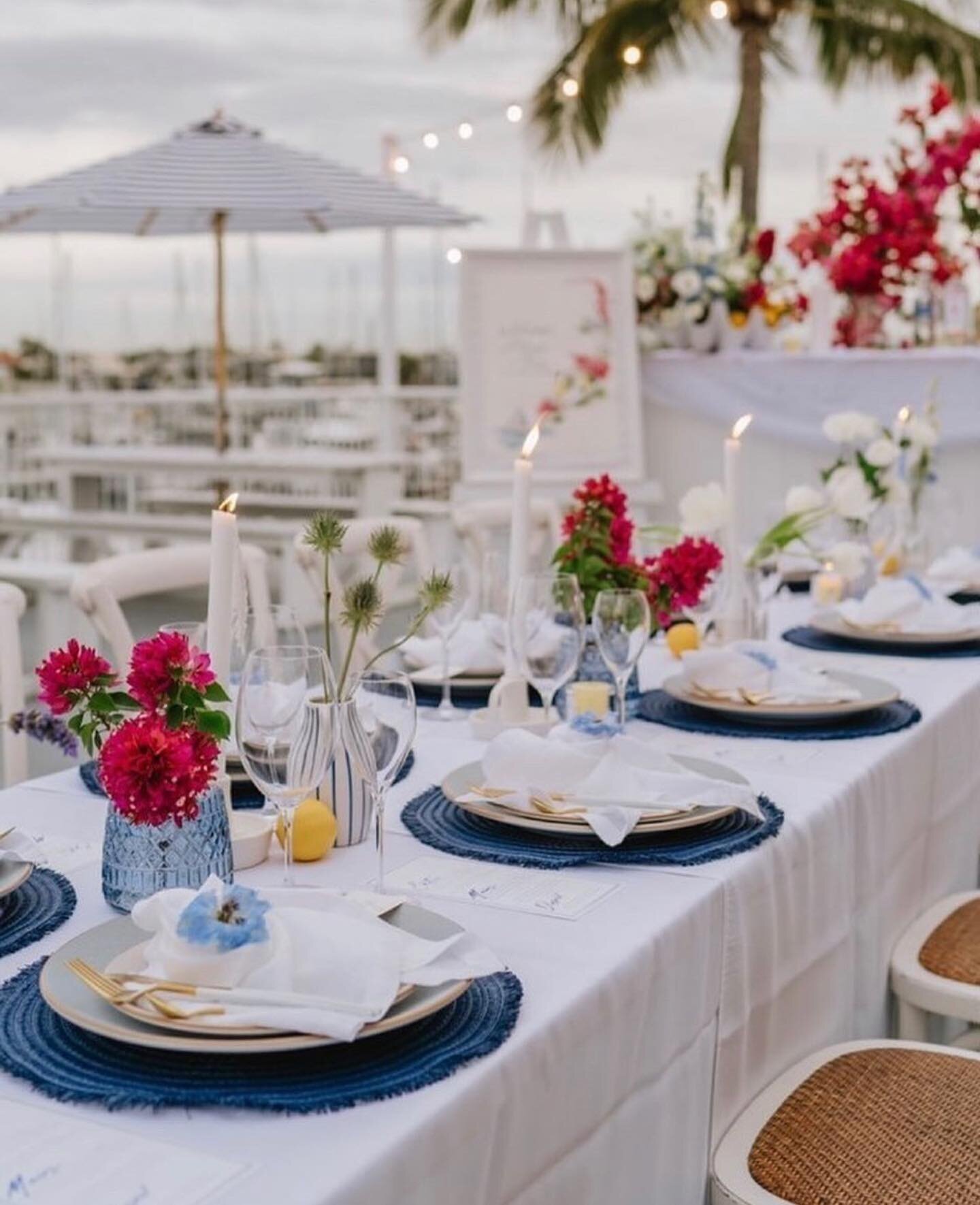 Mooloolaba or the Mediterranean ? 💙🍋🌺 @pier33mooloolaba @mapleweddingsandevents @fiestaflora__ @jenniferoliphantphotographer @berryandpeg