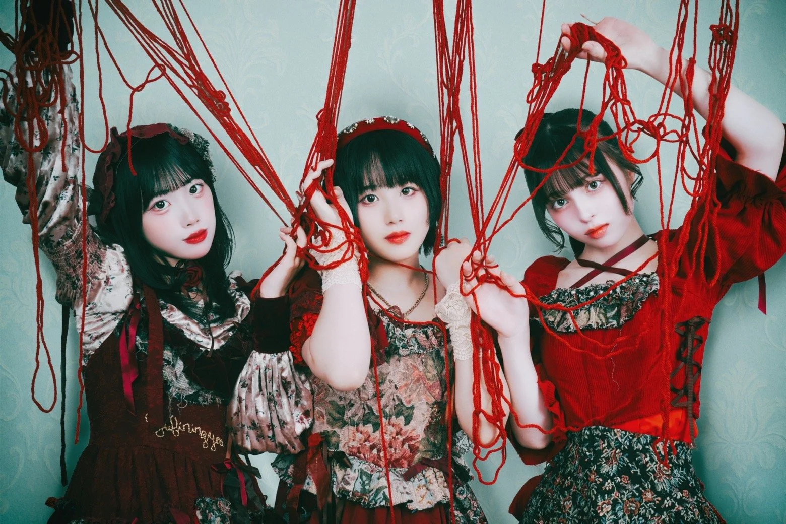 Feature: 唯美人形 Yubiningyou Decodes “秘密 Himitsu”