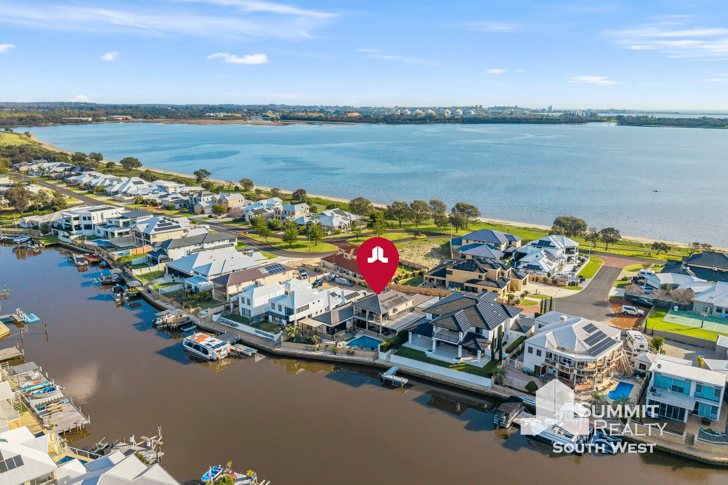 8 Basilica Place Pelican Point - 02.jpg