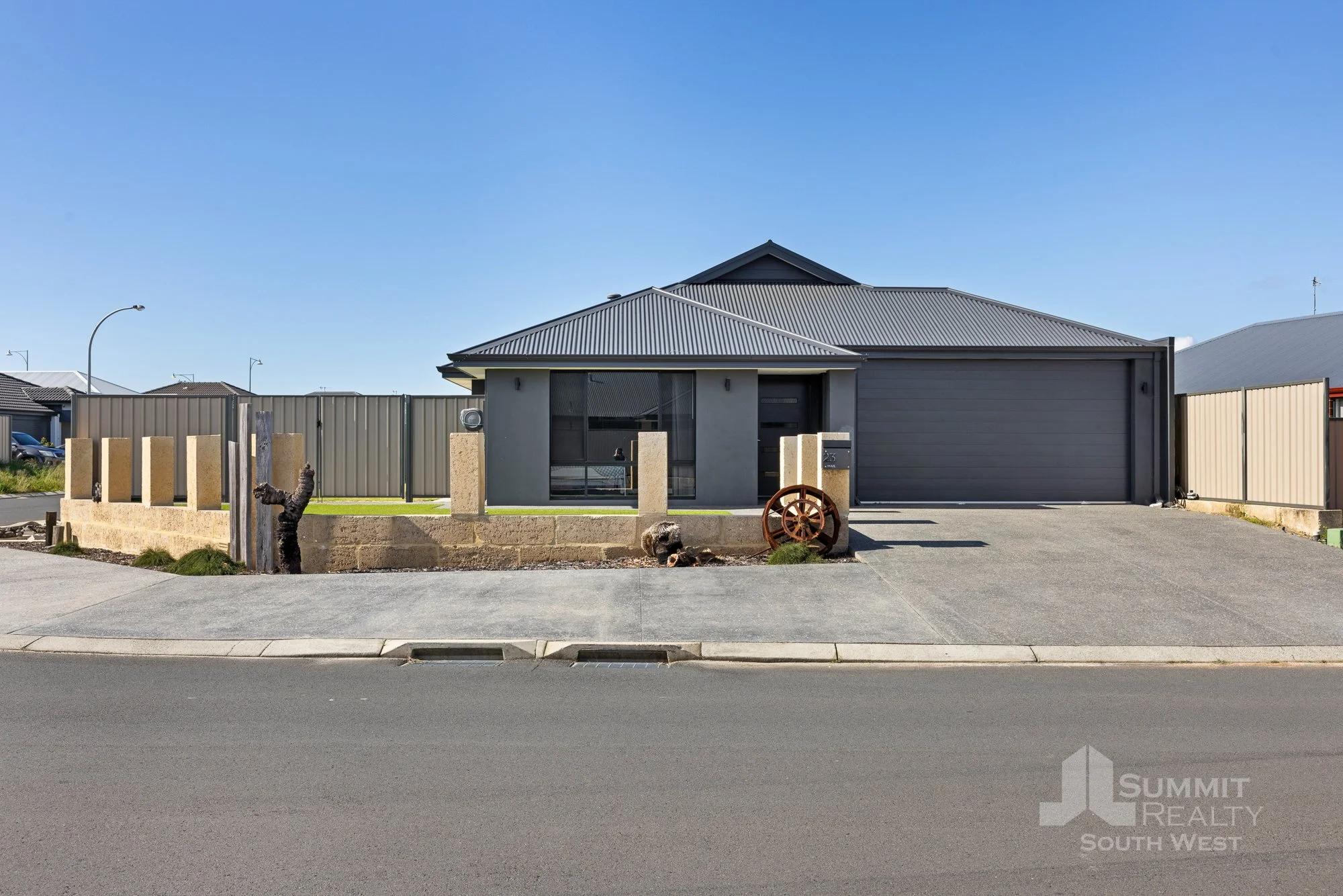 23 Groundlark Rd_1.jpg