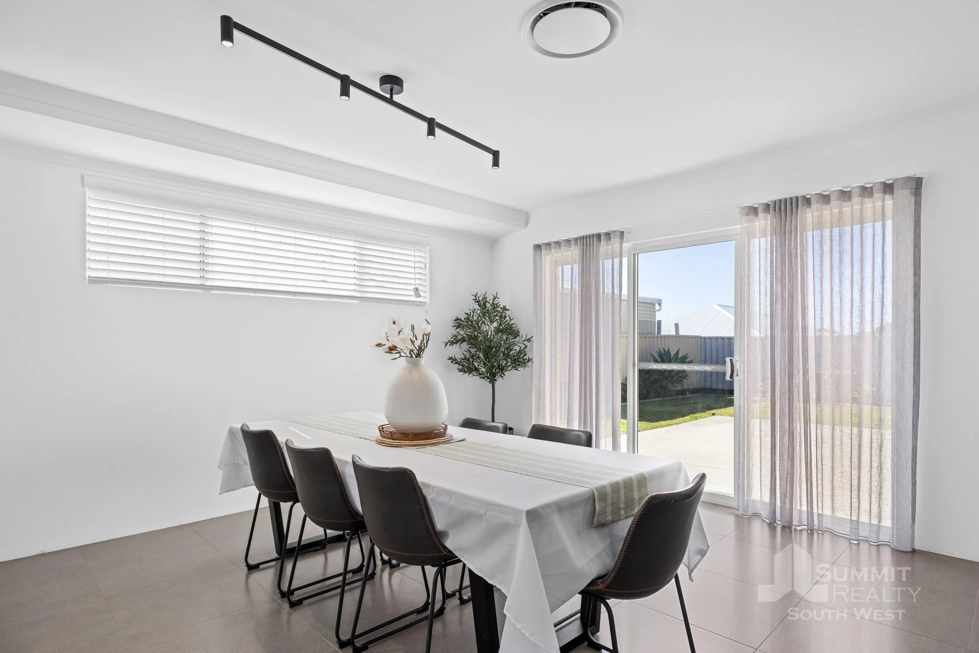 17 Cambria Rd_24.jpg