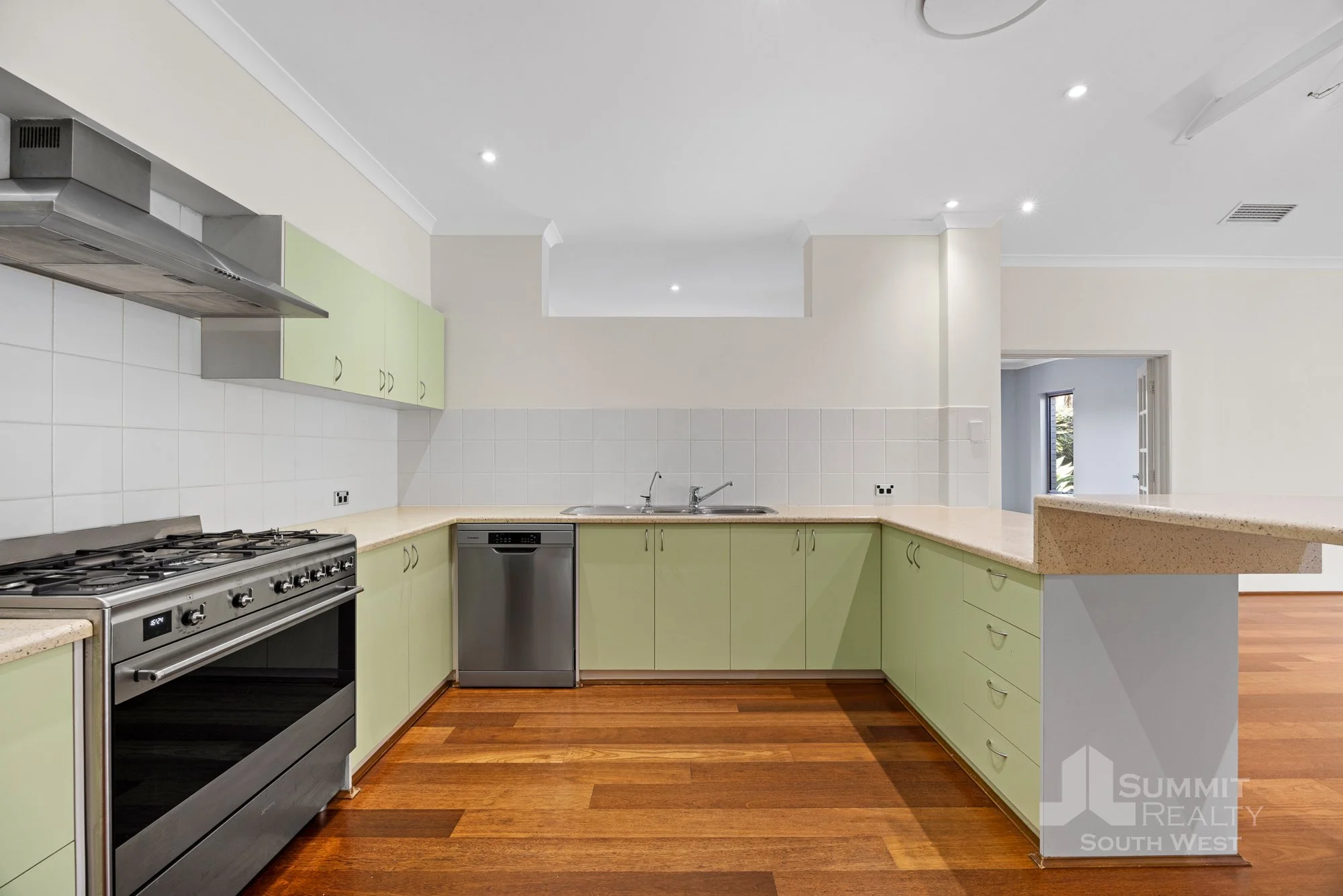 92 Chislehurst Ave_32.jpg