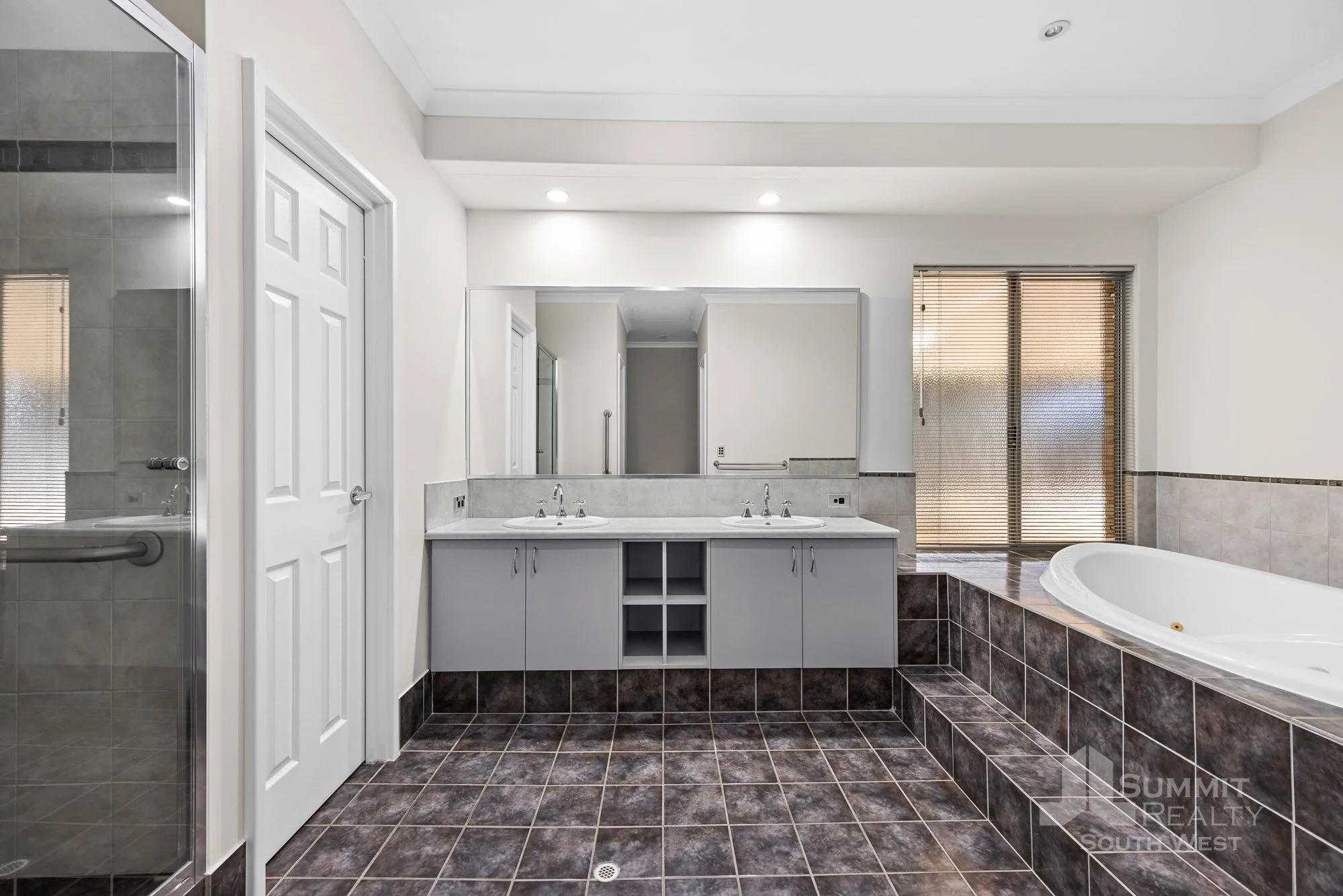 92 Chislehurst Ave_21.jpg