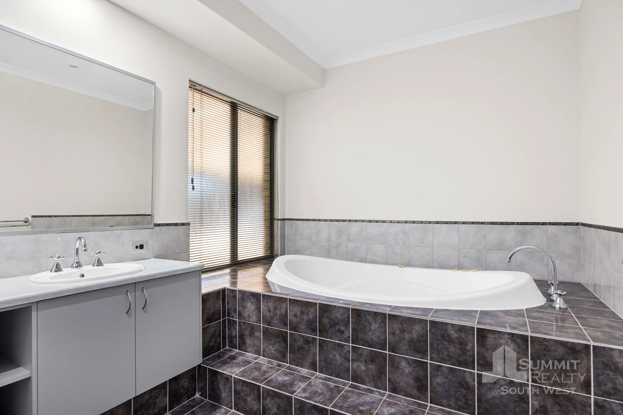 92 Chislehurst Ave_22.jpg