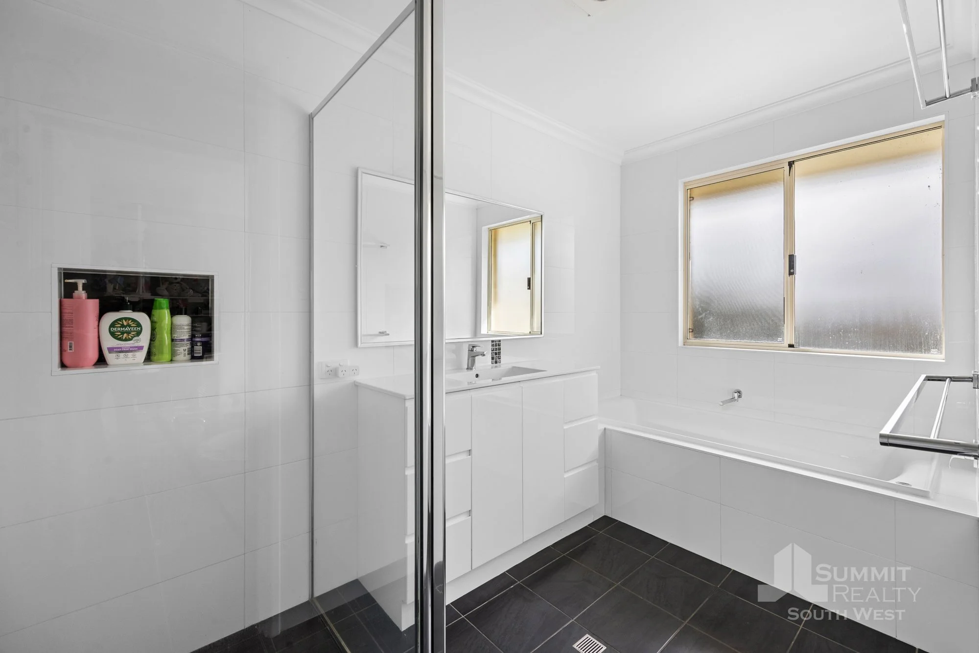 32 Somerville Dr_9.jpg