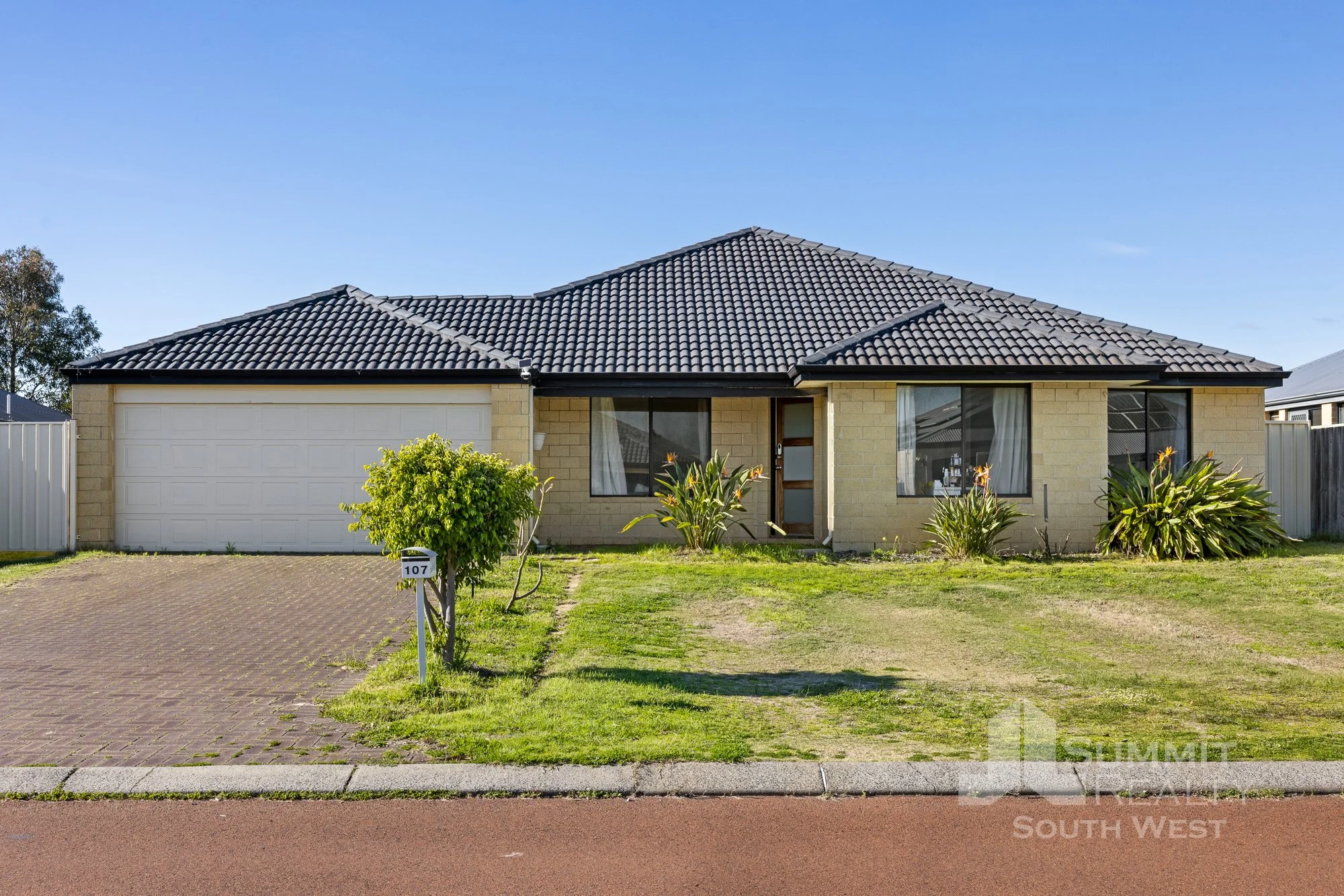 107 Macquarie Dr_1.jpg