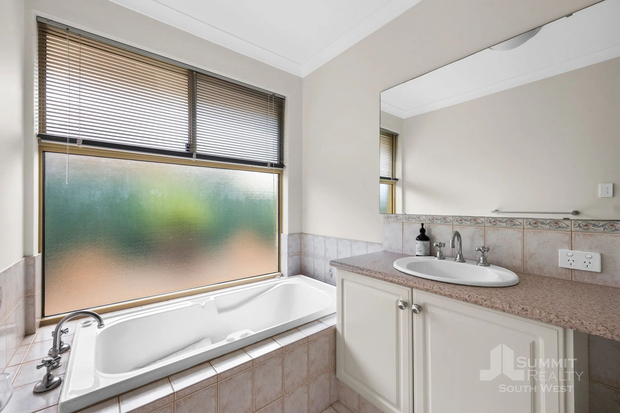 19 Turnberry Way_26.jpg