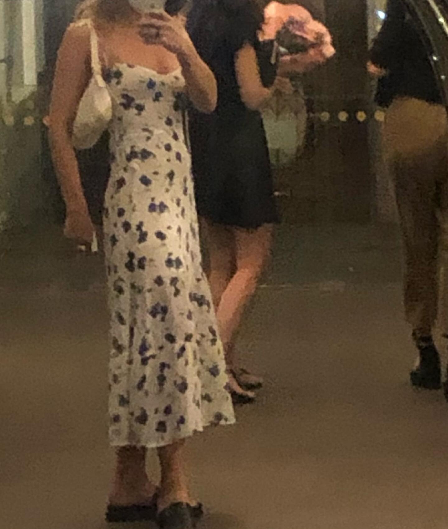 Ragazze 

#amoreamore #bebes #firenze #toscana #italia #estate #notte #compleanno #unoduetre #fiori