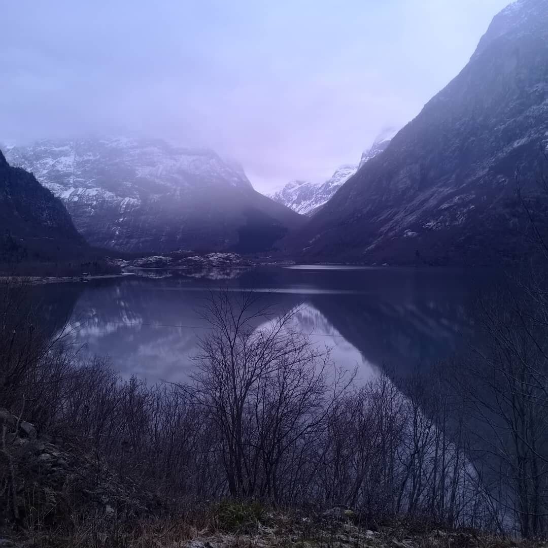 Lodalen 1. Juledag. Fortsatt God Jul🙂 #godjul #lodalen #lovatnet #ramnefjell #middagsnibba #bl&aring;timen