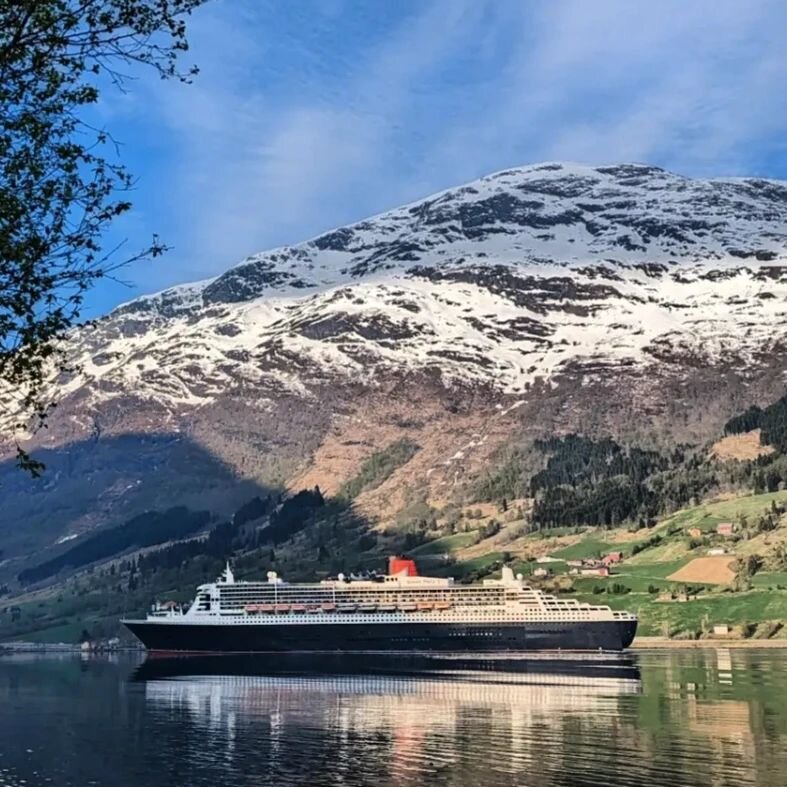 Velkommen til Olden, MS Queen Mary 2! Eit vakkert skip i klassisk design.