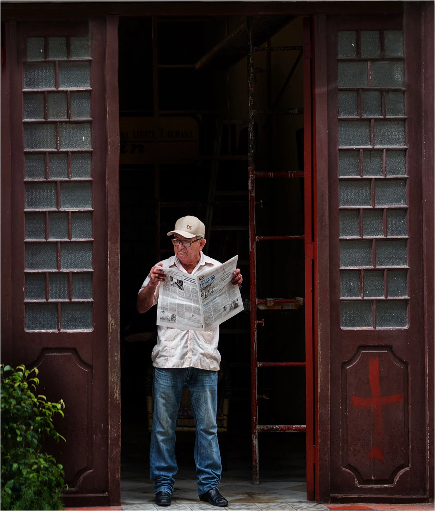 pic-man-reading.jpg