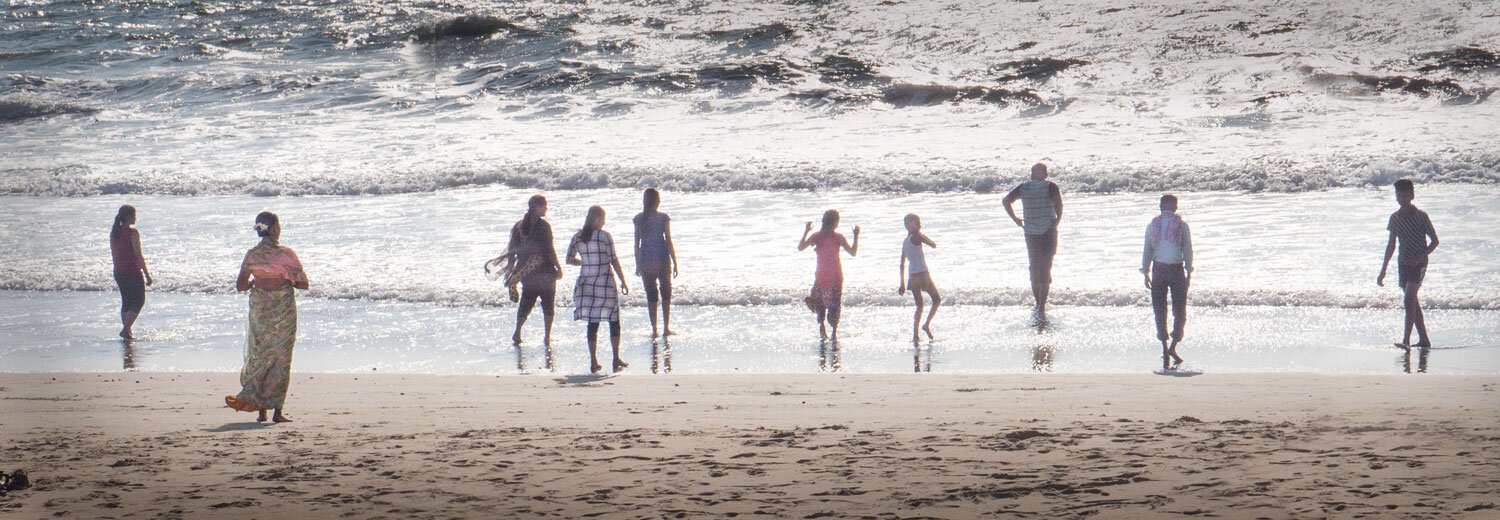 mangalore-beach-girls-arms.jpg